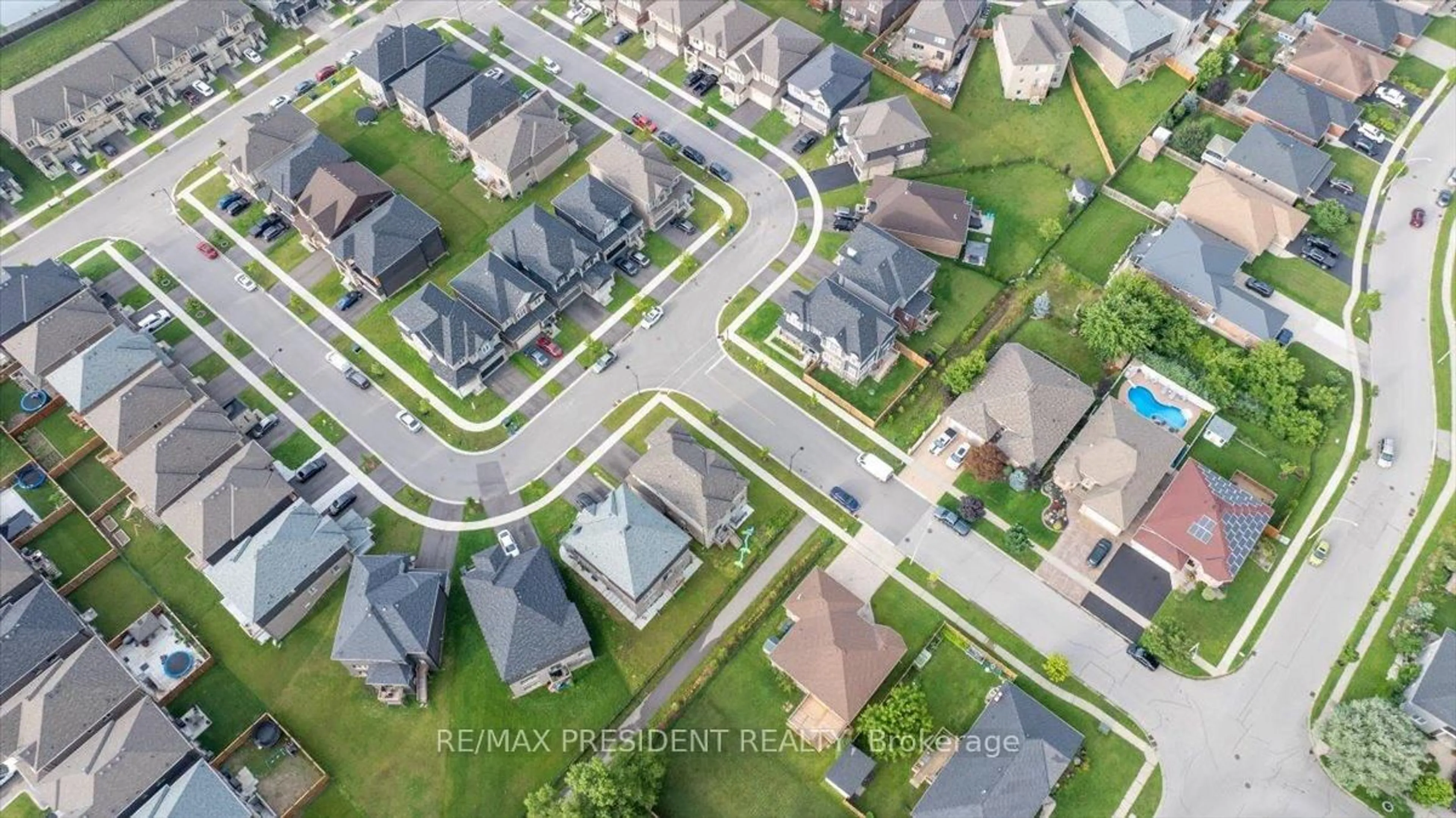 A pic from outside/outdoor area/front of a property/back of a property/a pic from drone, street for 22 Sleeth St, Brantford Ontario N3S 0J7