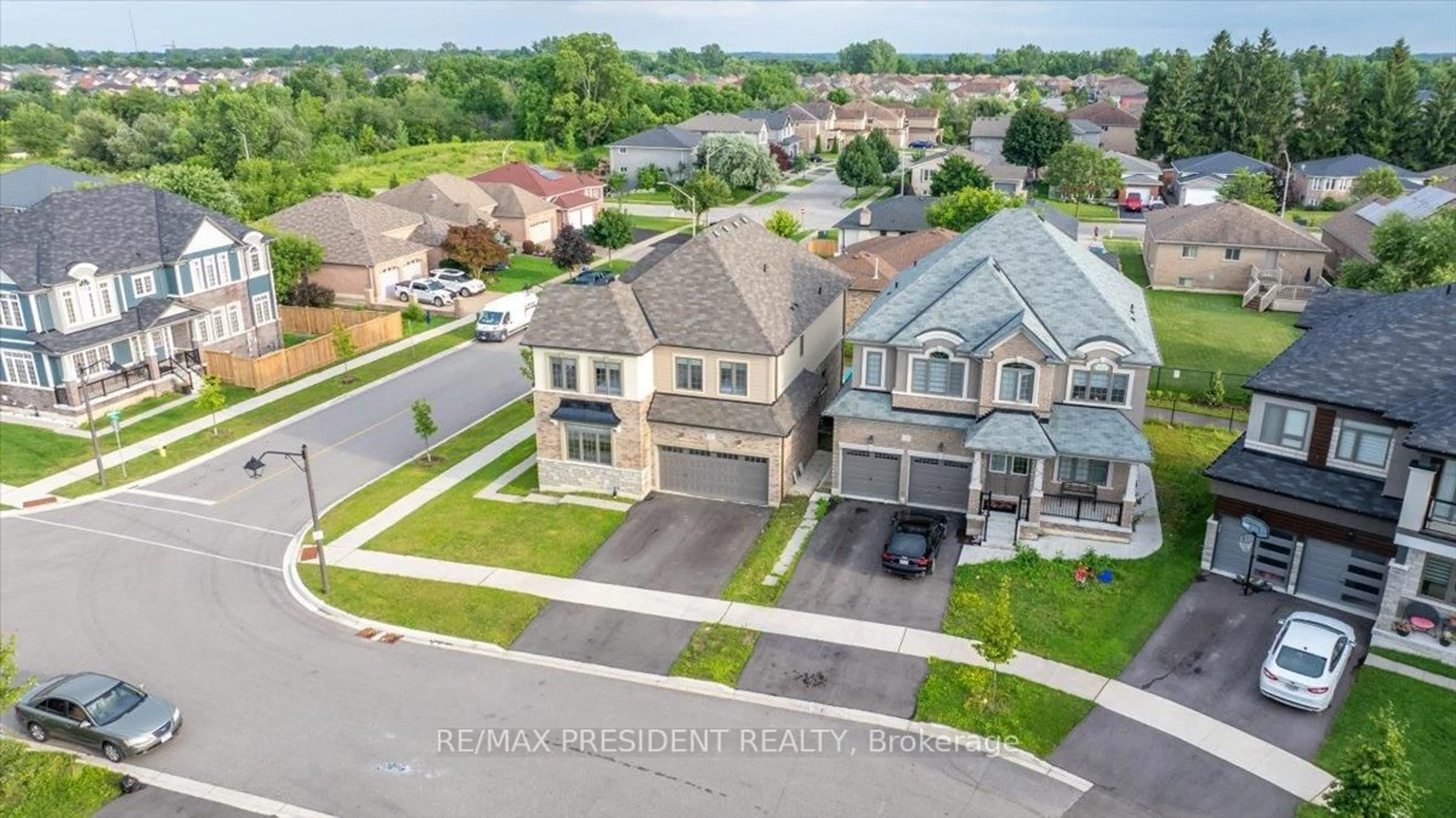 A pic from outside/outdoor area/front of a property/back of a property/a pic from drone, street for 22 Sleeth St, Brantford Ontario N3S 0J7