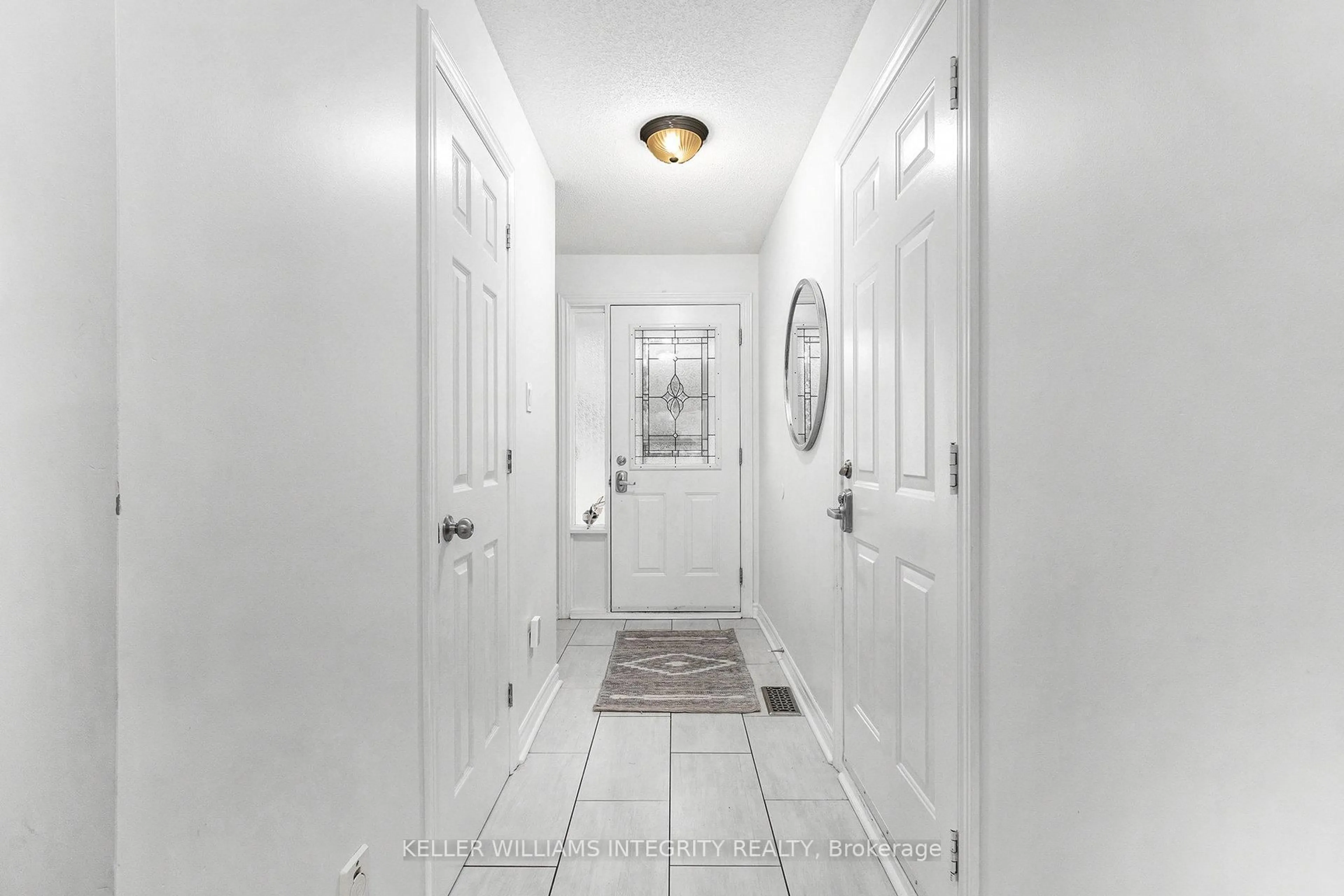Indoor entryway for 50 Roseanne Lane, Ottawa Ontario K1B 1C2