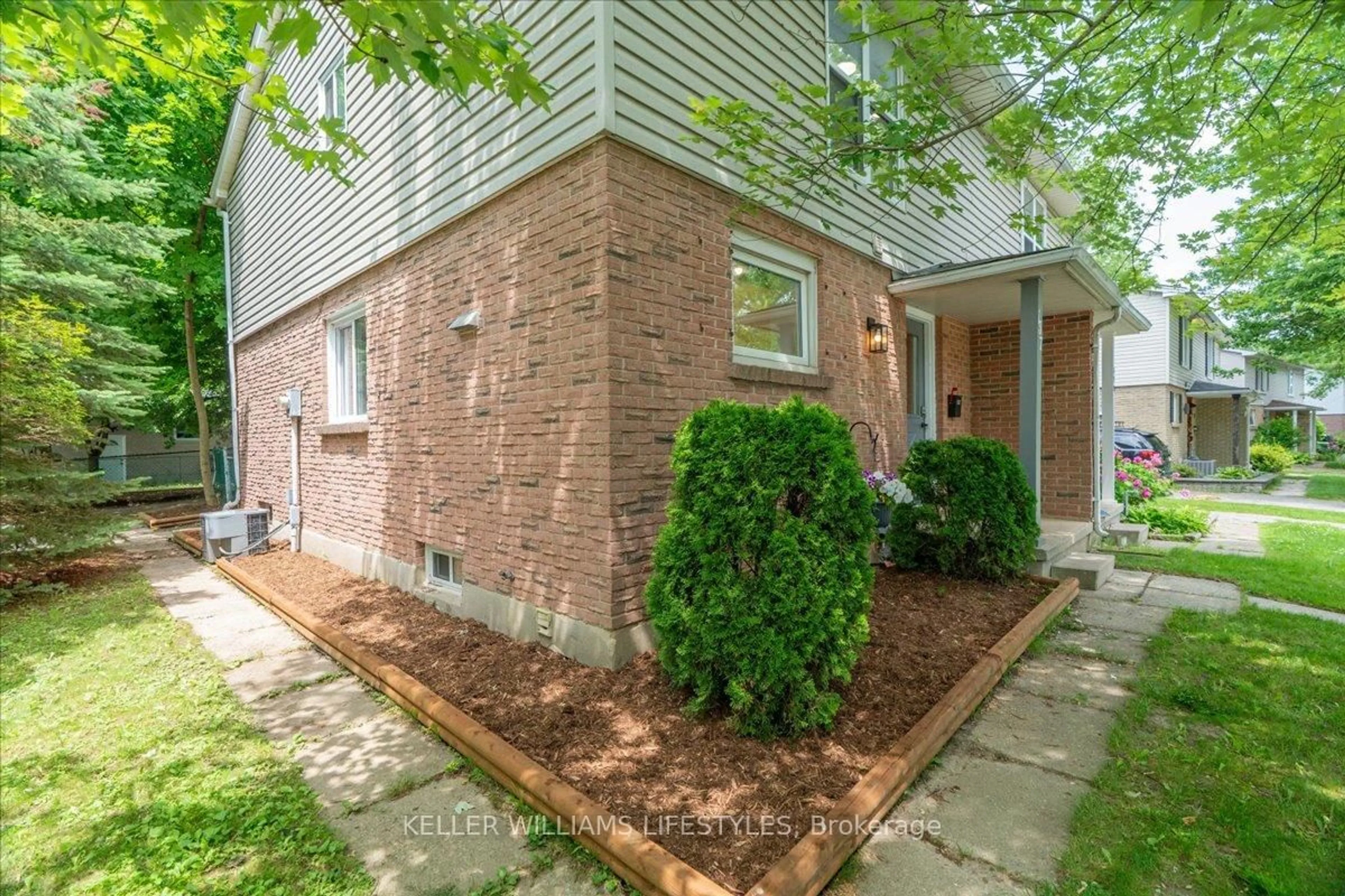 Unknown for 137 Monmore Rd, London North Ontario N6G 2W7