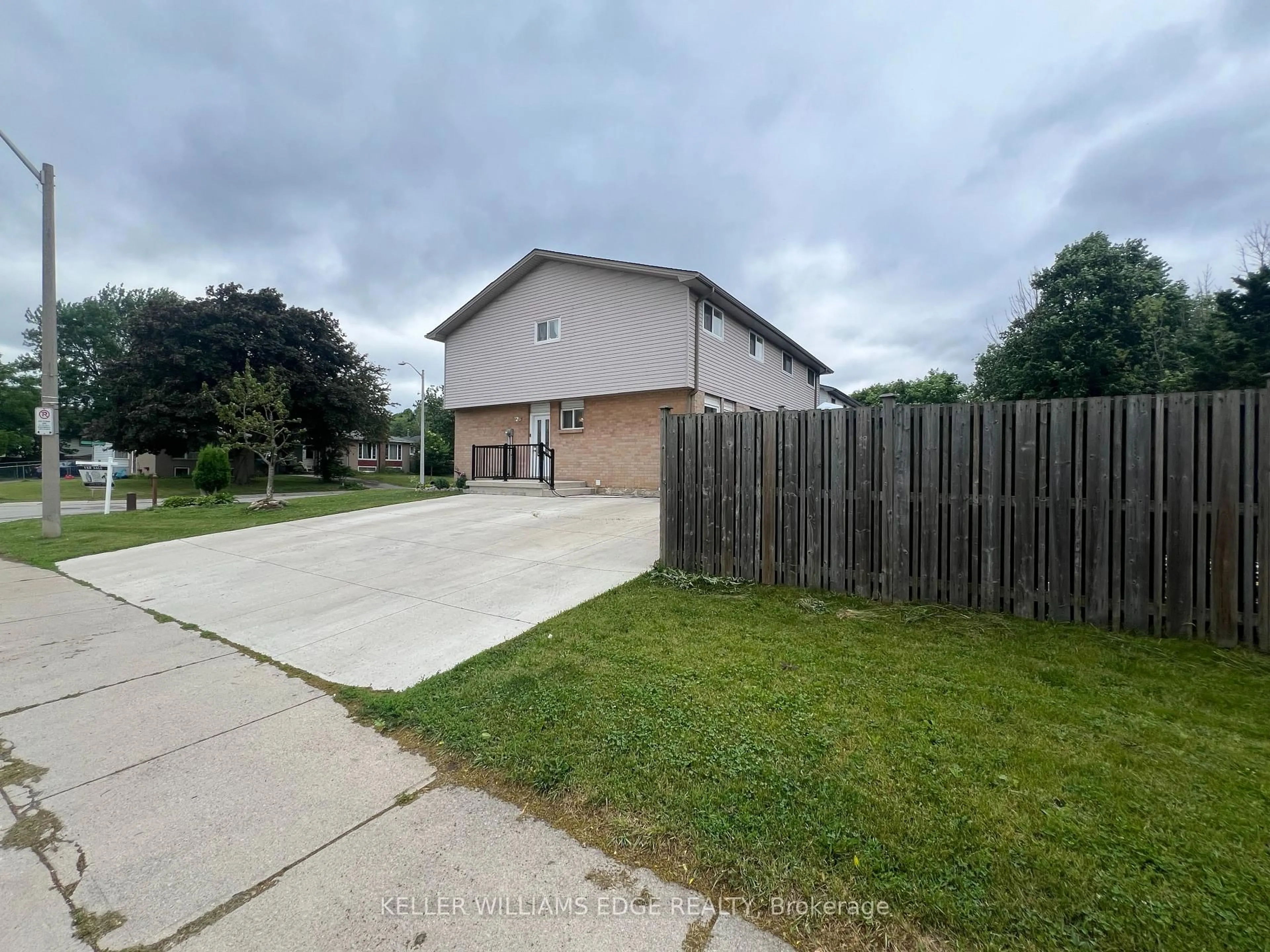 A pic from outside/outdoor area/front of a property/back of a property/a pic from drone, street for 2 Golden Orchard Dr, Hamilton Ontario L9C 6J5