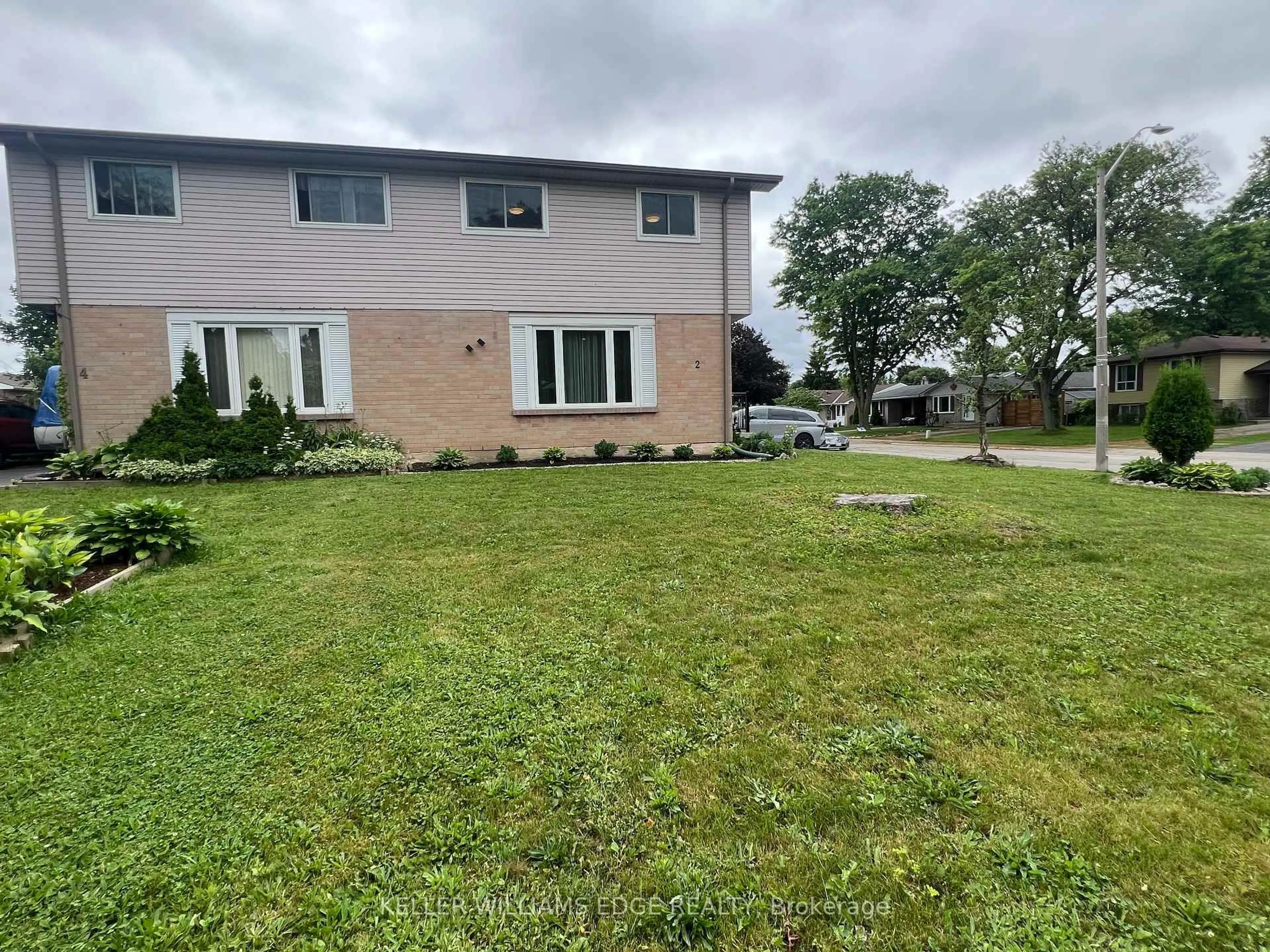 A pic from outside/outdoor area/front of a property/back of a property/a pic from drone, unknown for 2 Golden Orchard Dr, Hamilton Ontario L9C 6J5