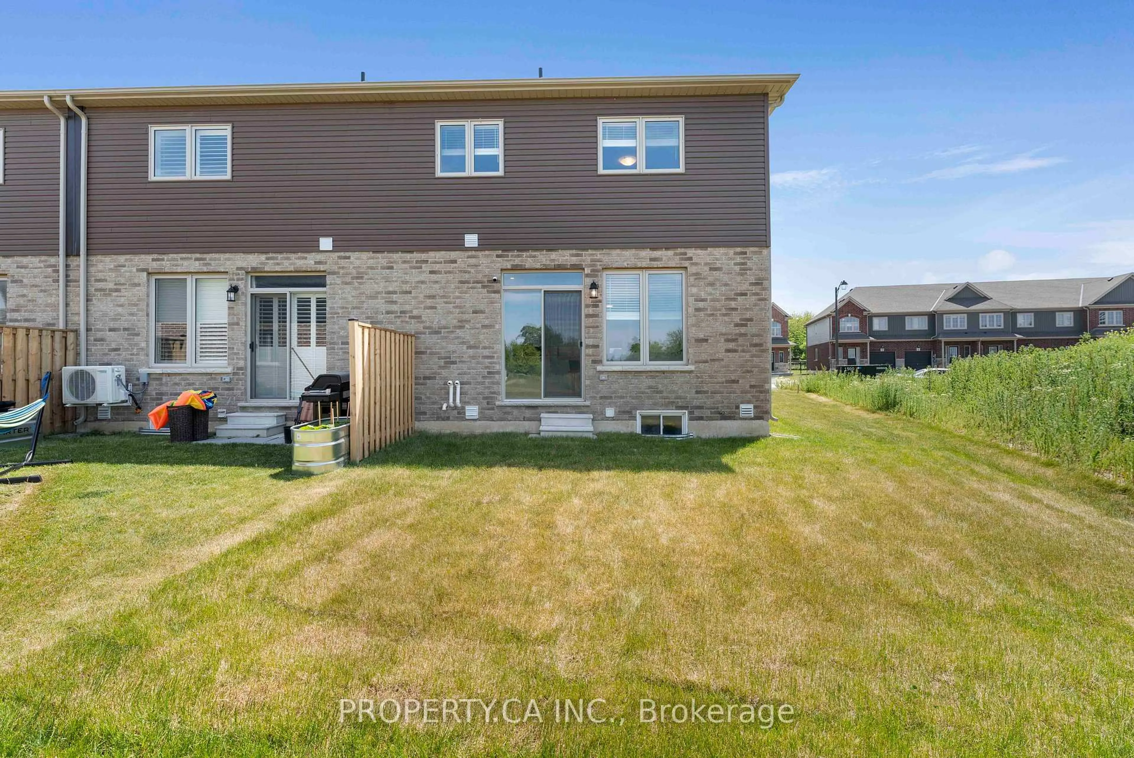 A pic from outside/outdoor area/front of a property/back of a property/a pic from drone, street for 21 Zoe Lane, Hamilton Ontario L0R 1C0