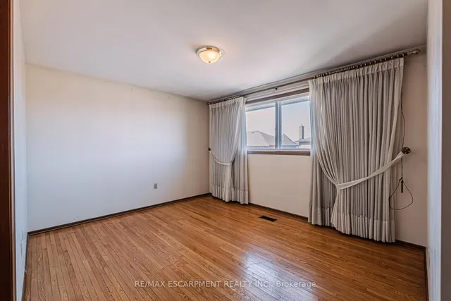 Additional property image - 20 Harvard Pl
