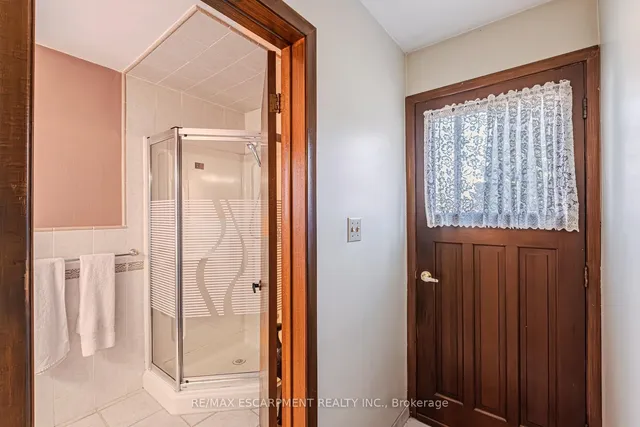 Additional property image - 20 Harvard Pl