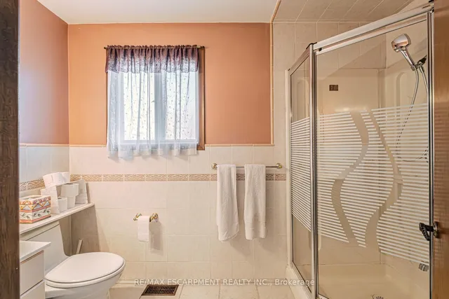 Additional property image - 20 Harvard Pl