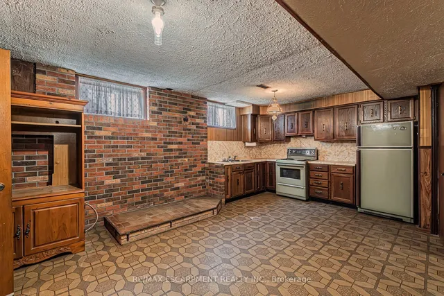 Additional property image - 20 Harvard Pl