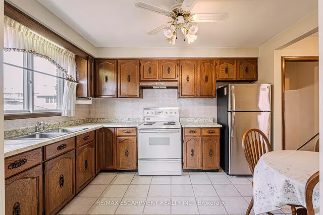 Additional property image - 20 Harvard Pl