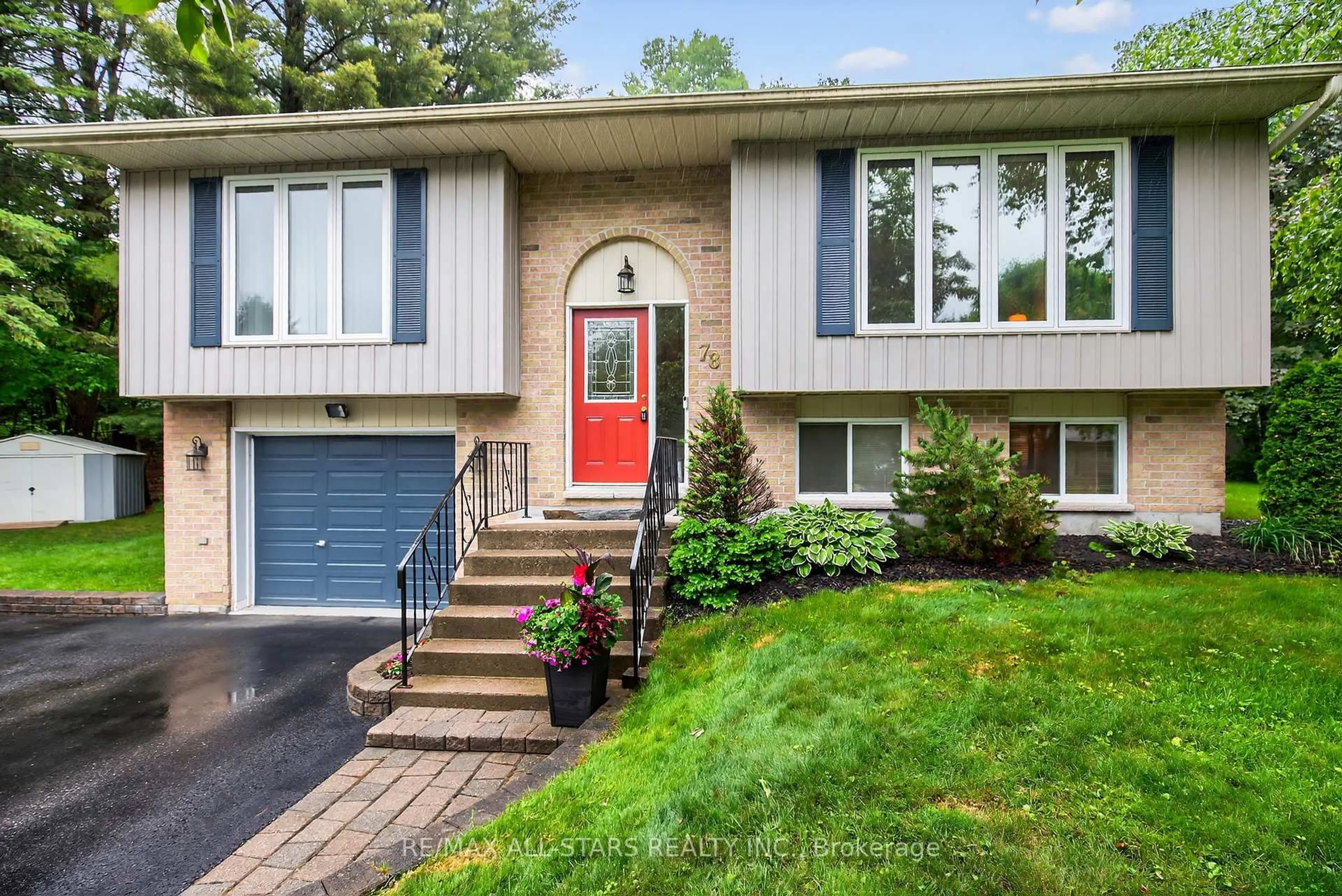 Home with vinyl exterior material, street for 78 Meadow Heights Dr, Bracebridge Ontario P1L 1A3