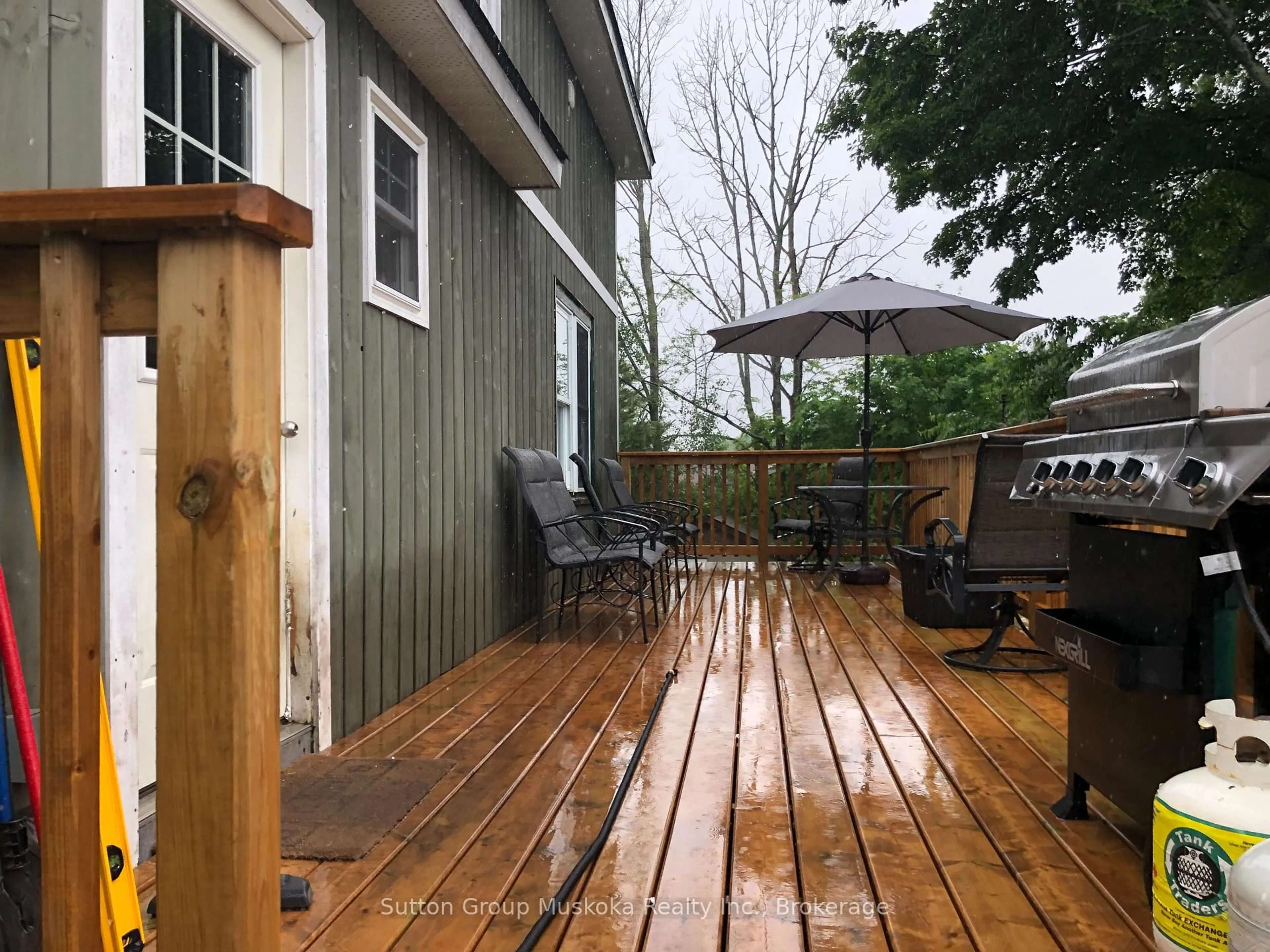 Patio, street for 27 Henry St, Huntsville Ontario P1H 1V5
