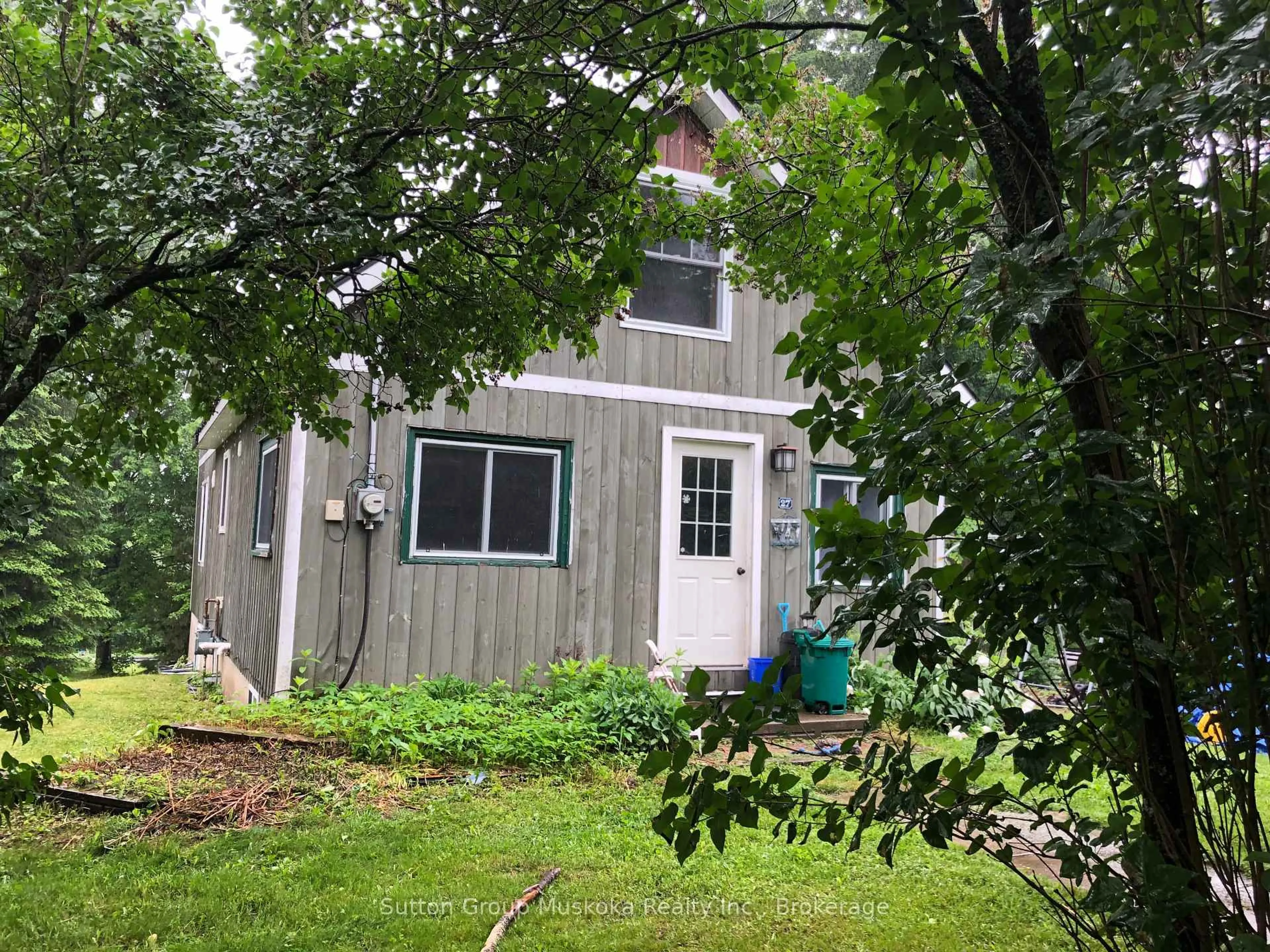 Shed for 27 Henry St, Huntsville Ontario P1H 1V5