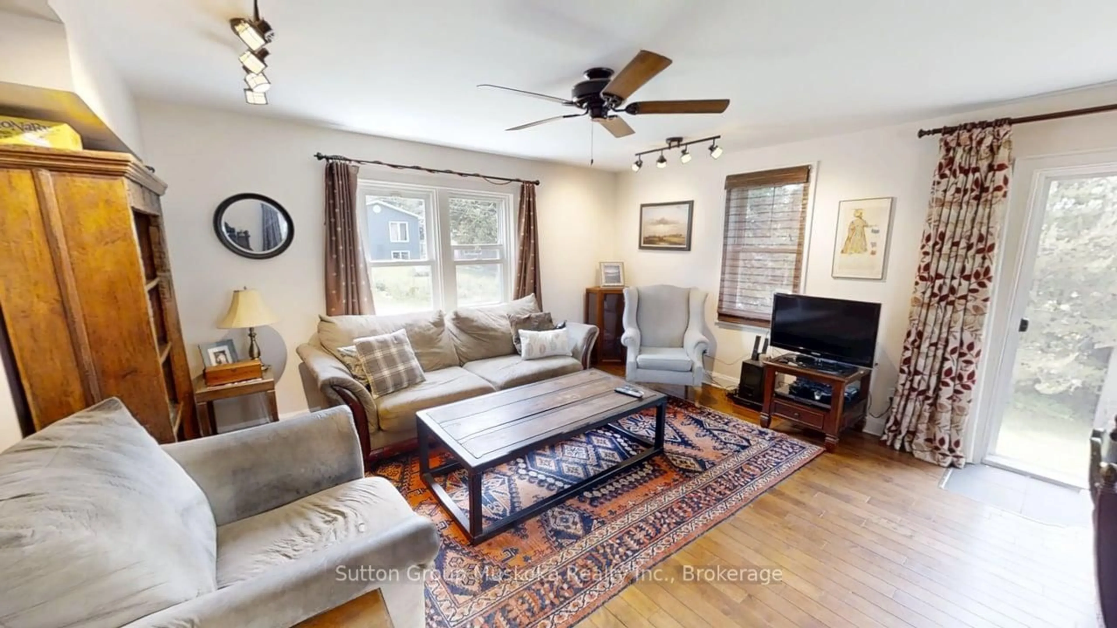 Living room with furniture, wood/laminate floor for 27 Henry St, Huntsville Ontario P1H 1V5
