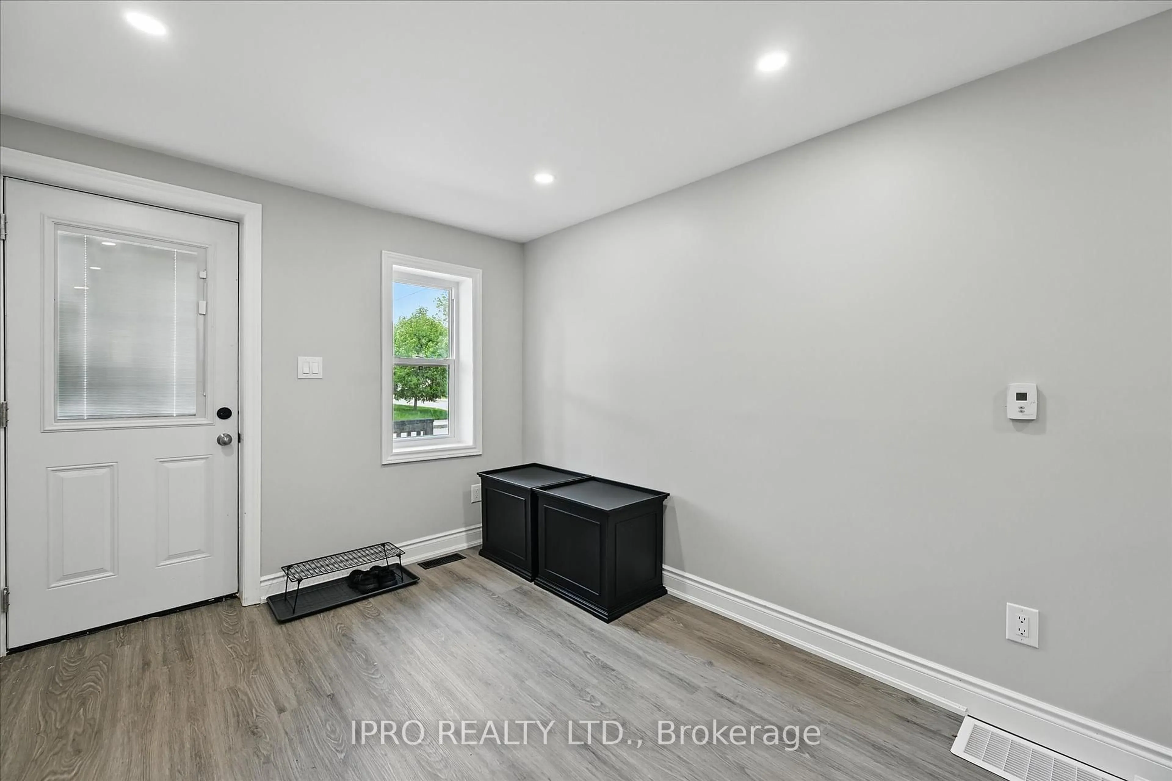 A pic of a room for 224 Rosslyn Ave, Hamilton Ontario L8L 7P7