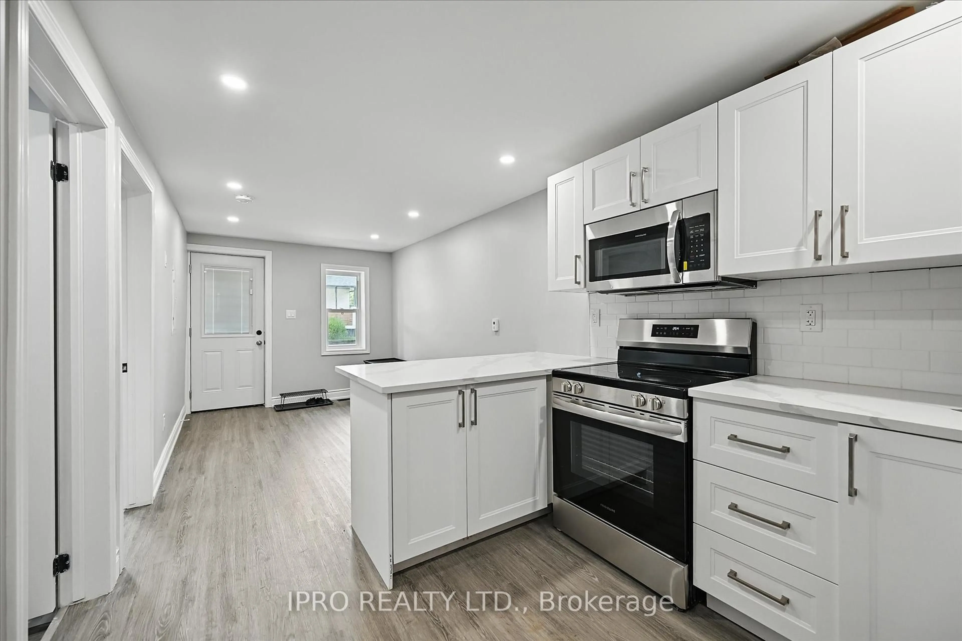 Standard kitchen, unknown for 224 Rosslyn Ave, Hamilton Ontario L8L 7P7