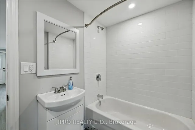 Additional image 7 of 224 Rosslyn Ave