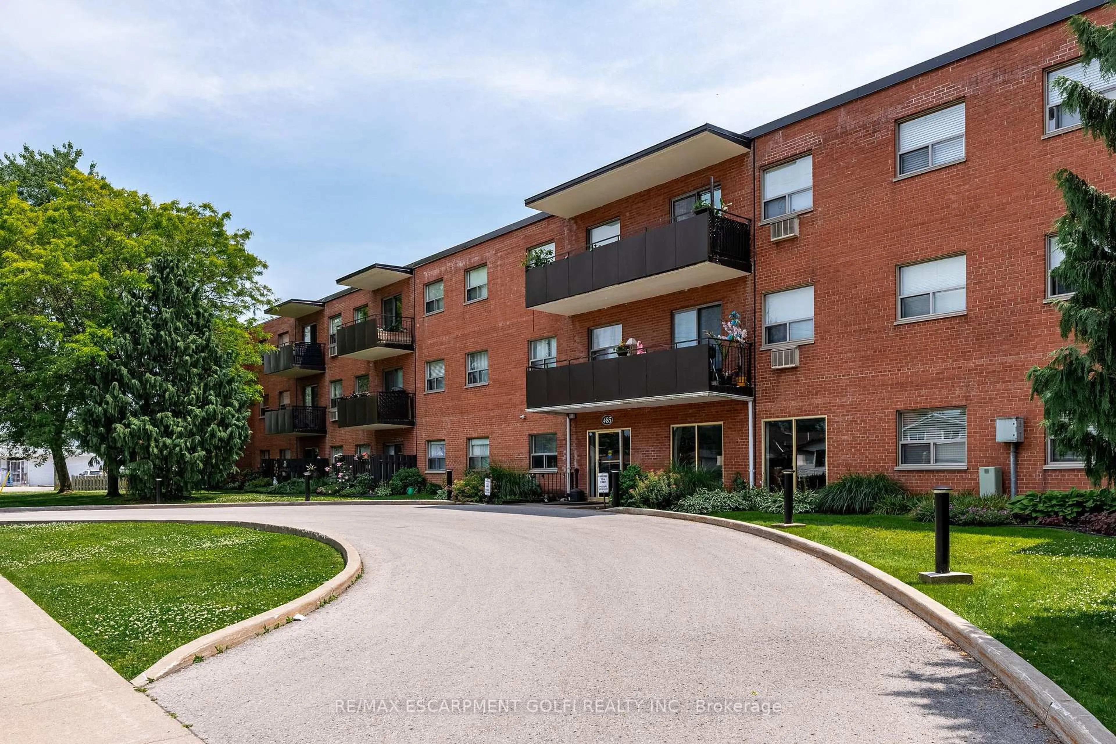 Unknown for 485 Thorold Rd #211, Welland Ontario L3C 3X1