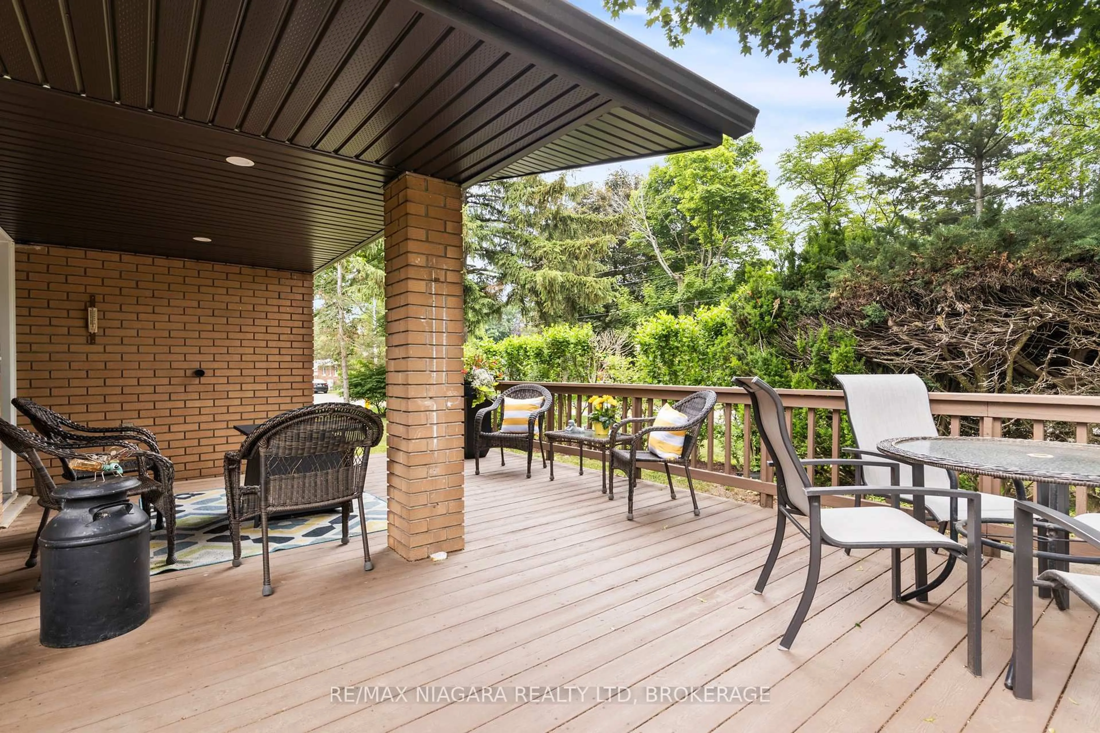 Patio, unknown for 27 DALEVIEW Cres, Pelham Ontario L0S 1E0