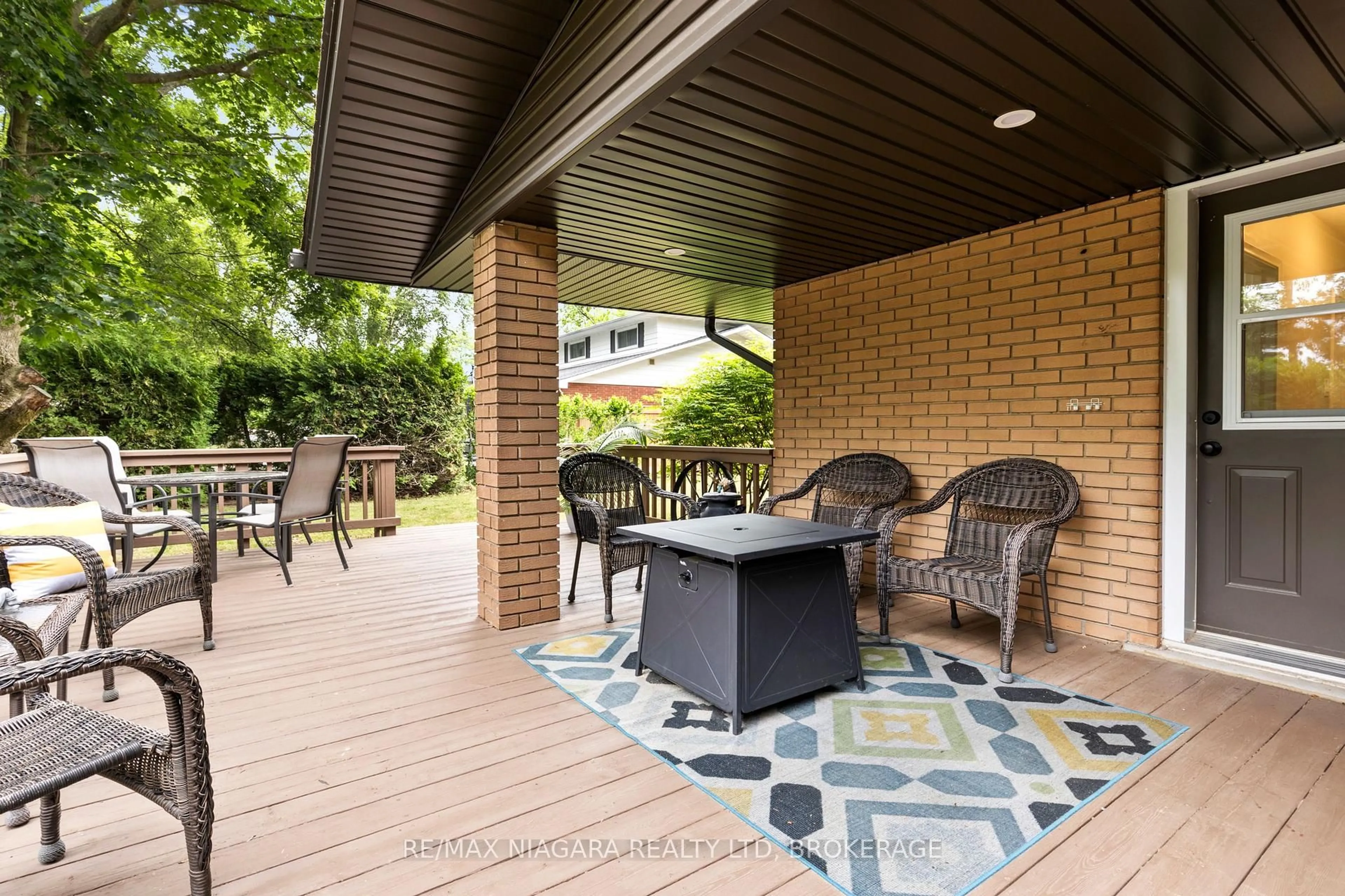 Patio, street for 27 DALEVIEW Cres, Pelham Ontario L0S 1E0