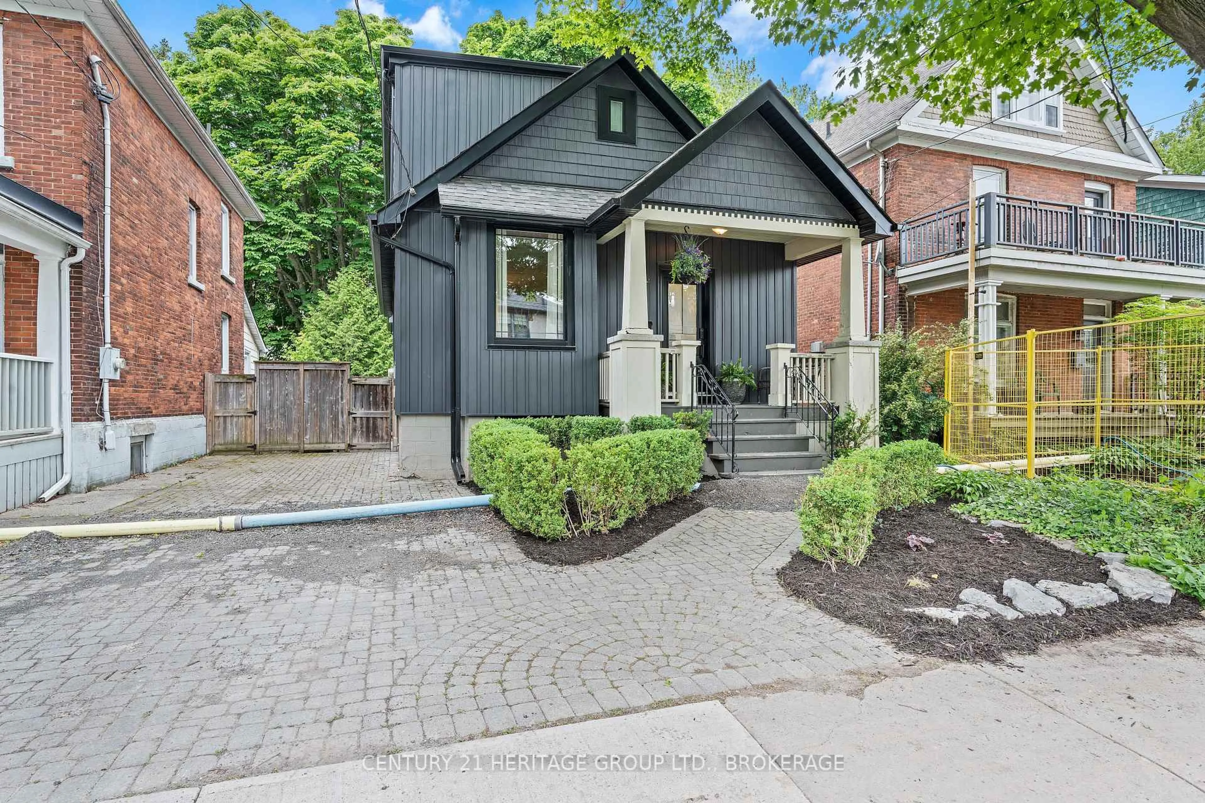Home with brick exterior material, street for 292 Victoria St, Kingston Ontario K7L 3Z1