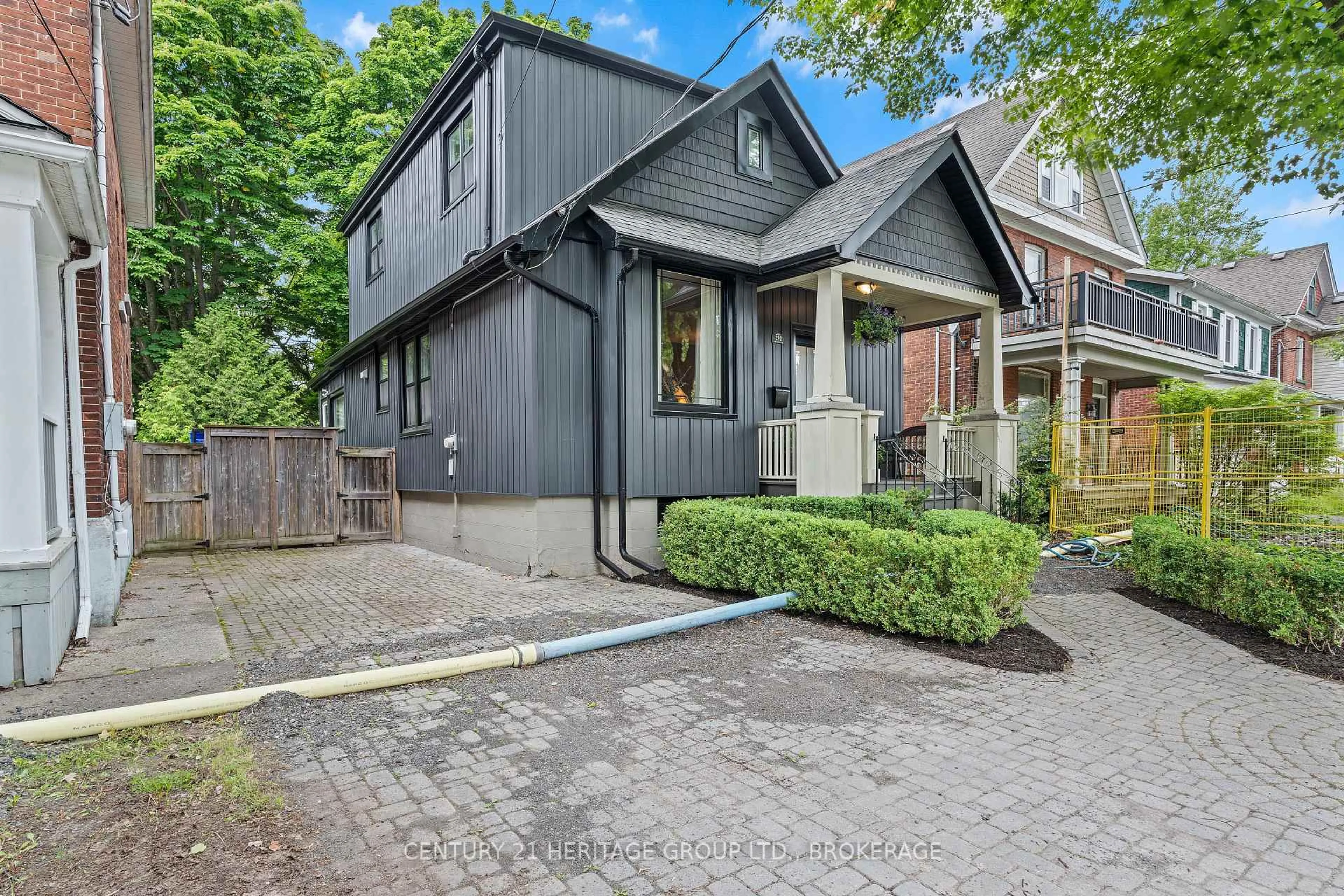 Home with brick exterior material, street for 292 Victoria St, Kingston Ontario K7L 3Z1