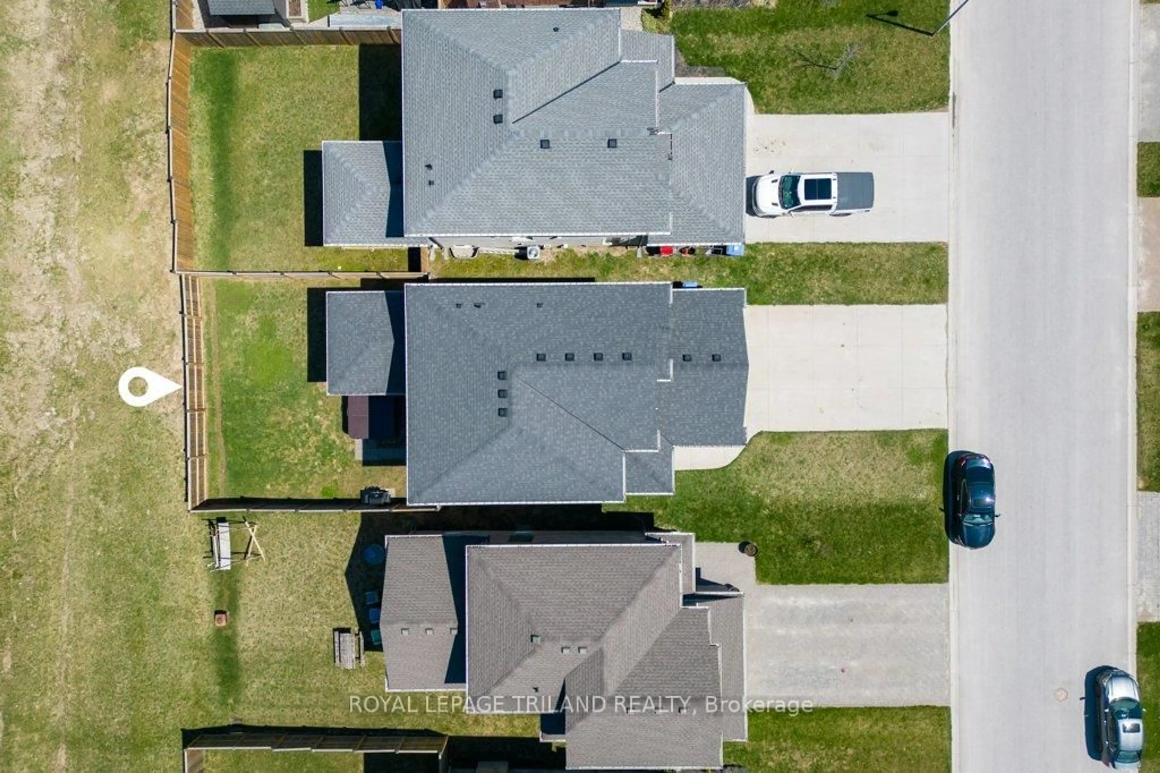A pic from outside/outdoor area/front of a property/back of a property/a pic from drone, street for 178 Gilmour Dr, Lucan Biddulph Ontario N0M 2J0