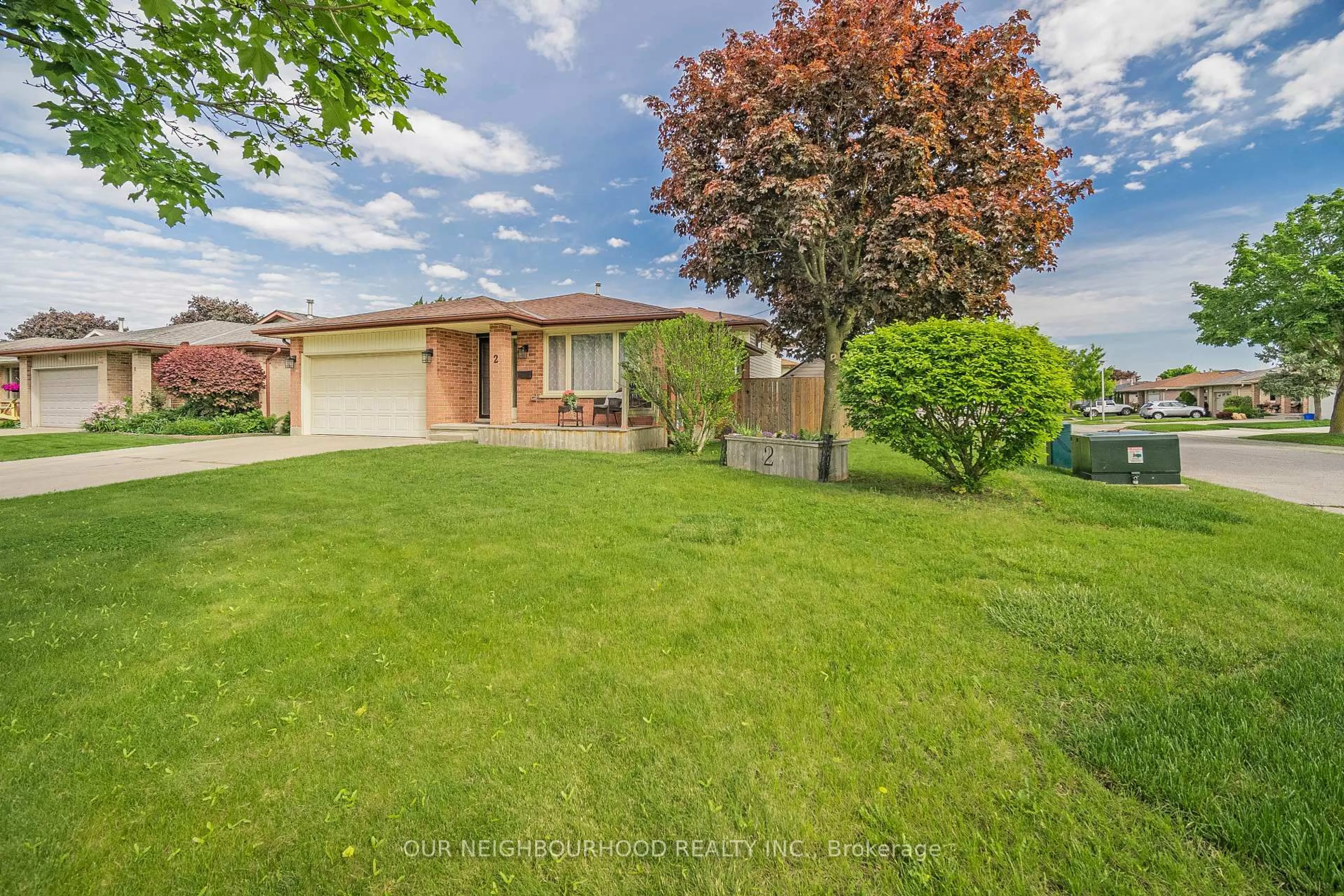 A pic from outside/outdoor area/front of a property/back of a property/a pic from drone, street for 2 Woodfern Rd, London East Ontario N5W 5X7