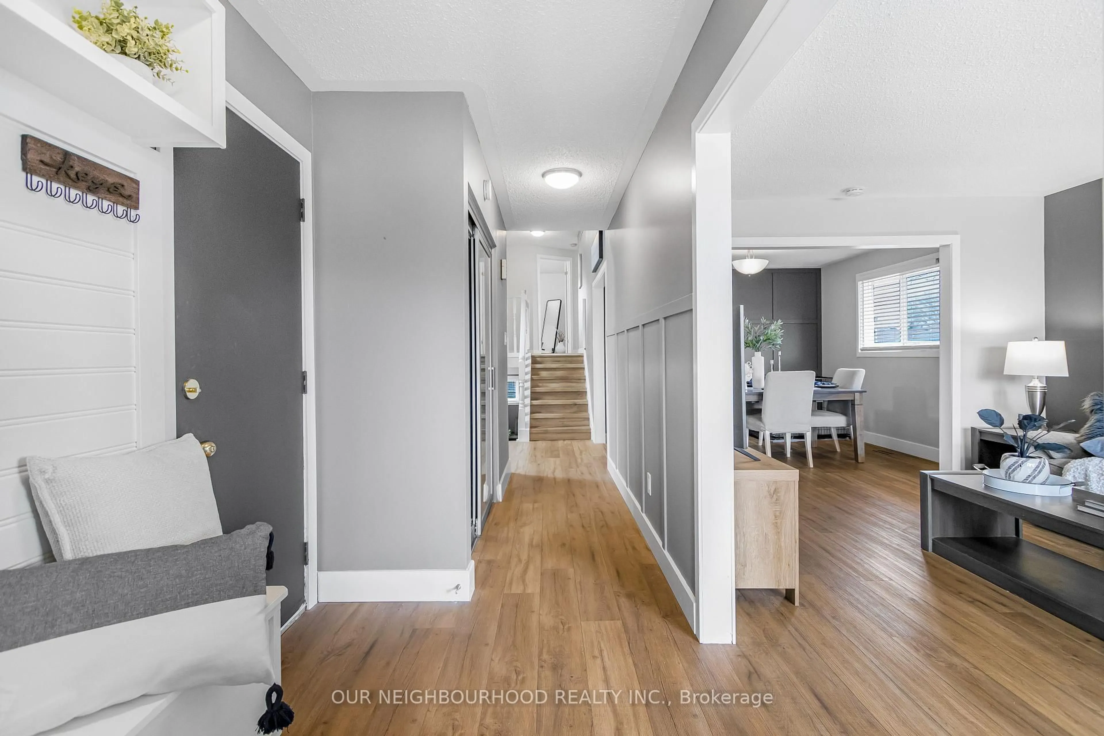 Indoor entryway for 2 Woodfern Rd, London East Ontario N5W 5X7