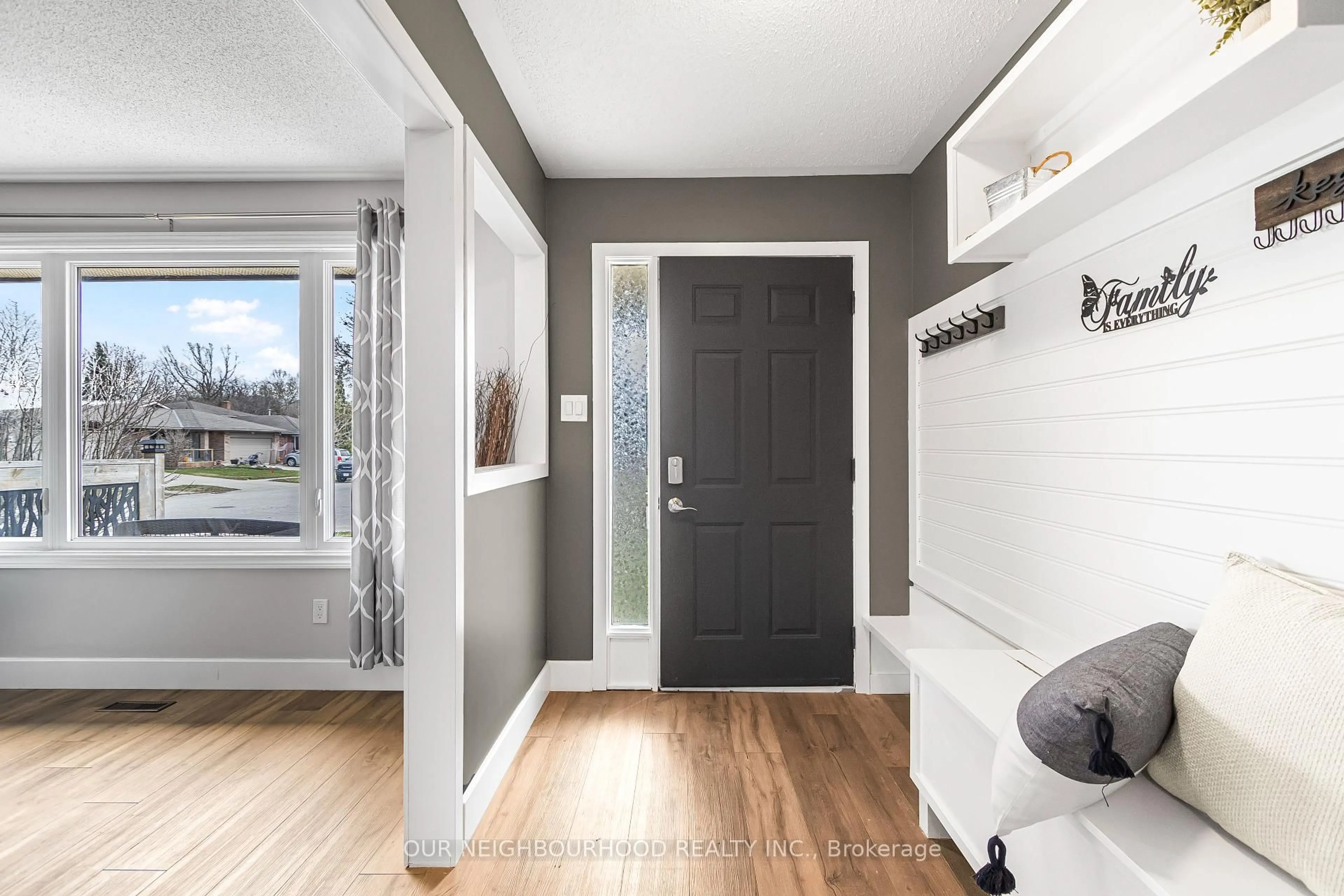 Indoor entryway for 2 Woodfern Rd, London East Ontario N5W 5X7