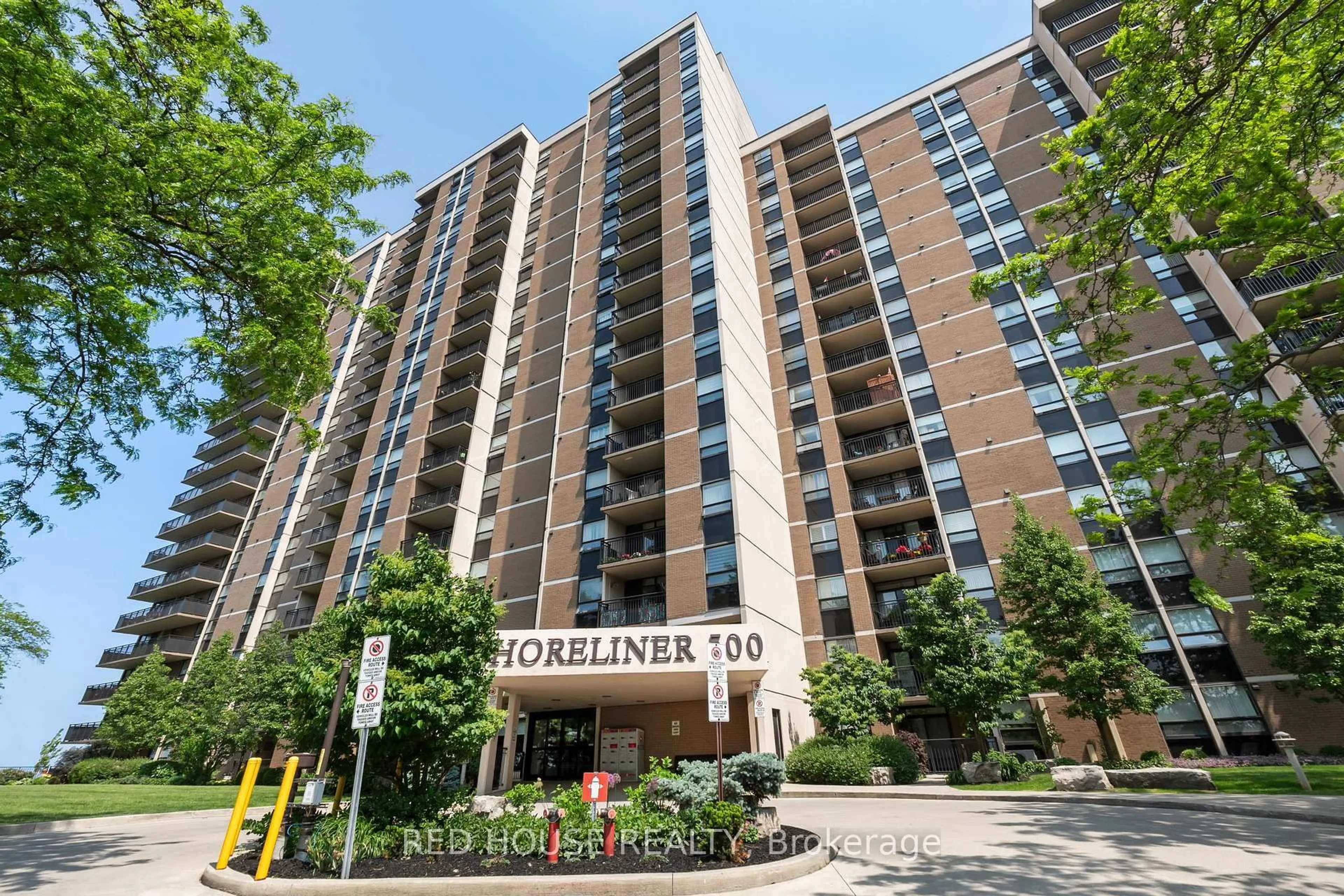 Indoor foyer for 500 Green Rd #1706, Hamilton Ontario L8E 3M6