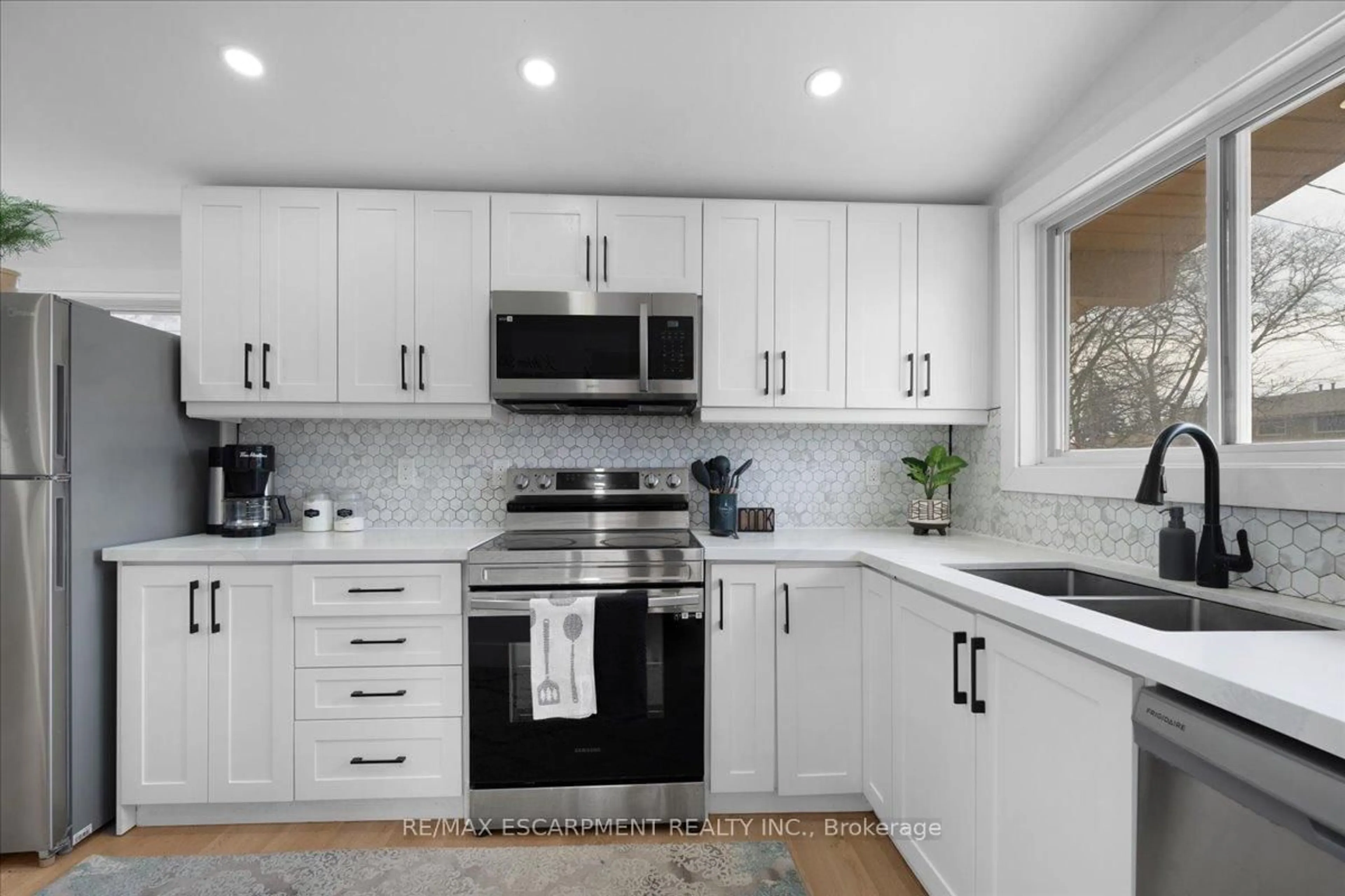 Unknown for 37 Lilacside Dr, Hamilton Ontario L8V 2L5