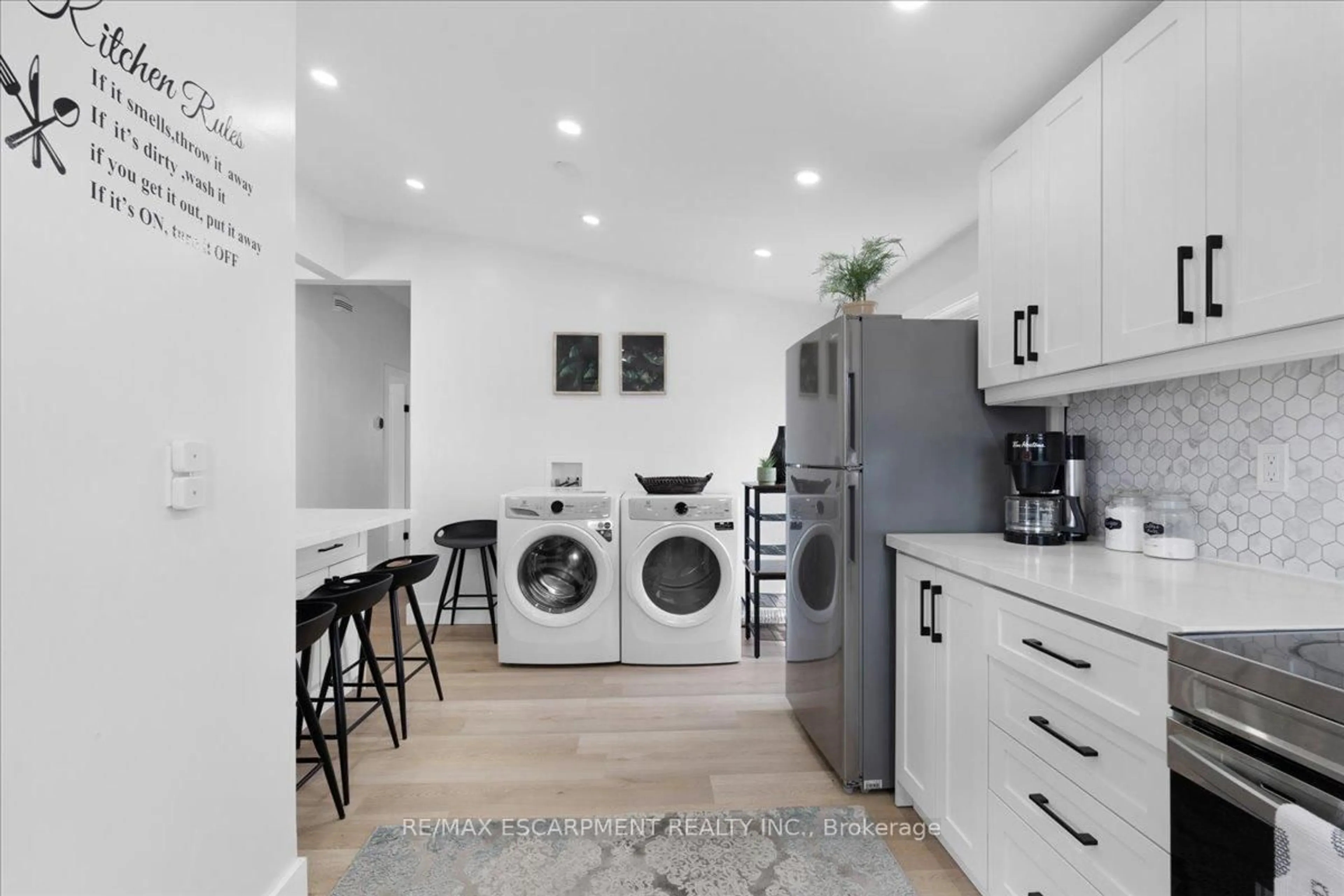 Kitchen with laundary machines, unknown for 37 Lilacside Dr, Hamilton Ontario L8V 2L5