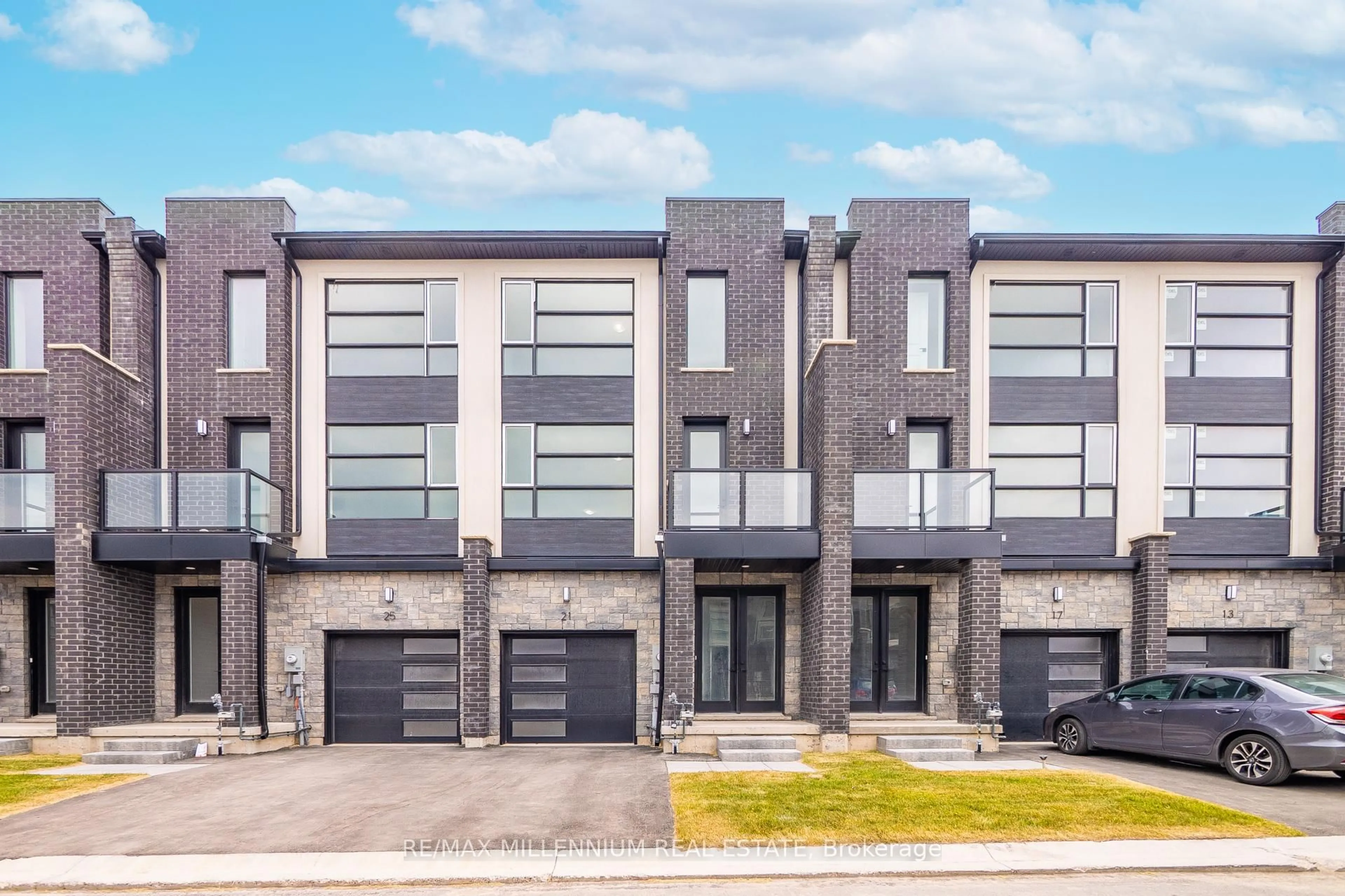 Home with brick exterior material, street for 21 Warren Tr, Welland Ontario L3B 0N8