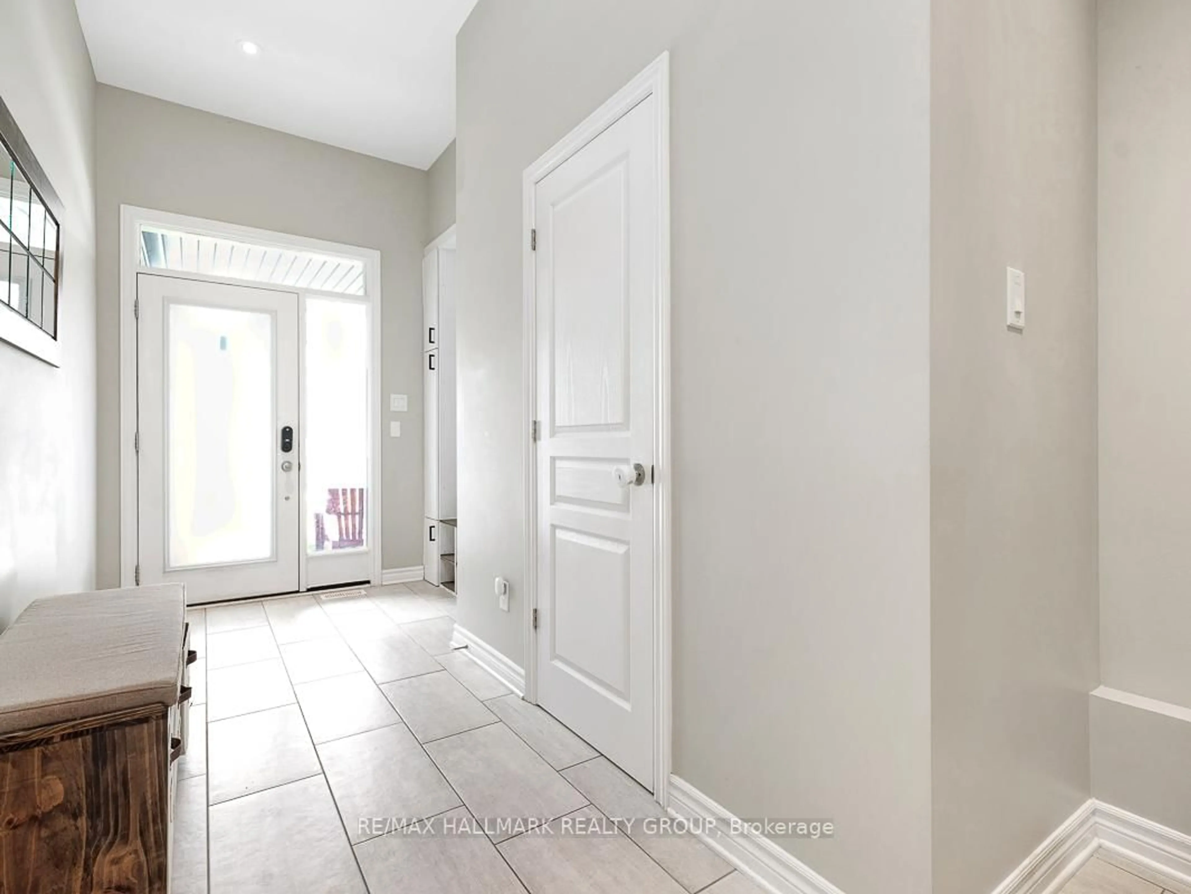 Indoor entryway for 103 Warrior St, Ottawa Ontario K2V 0M2