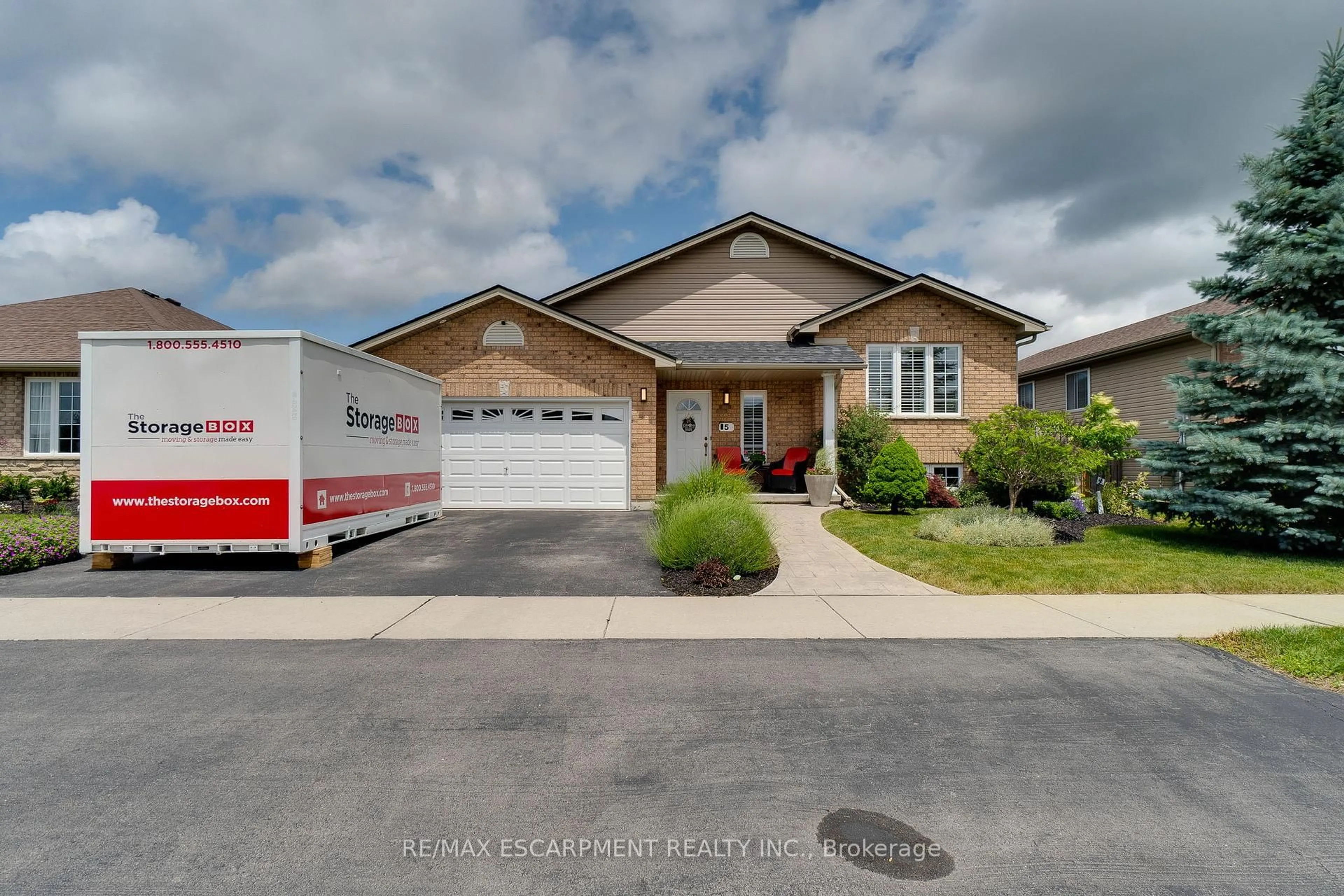 Home with vinyl exterior material, street for 5 DONALD Cres, Haldimand Ontario N0A 1H0