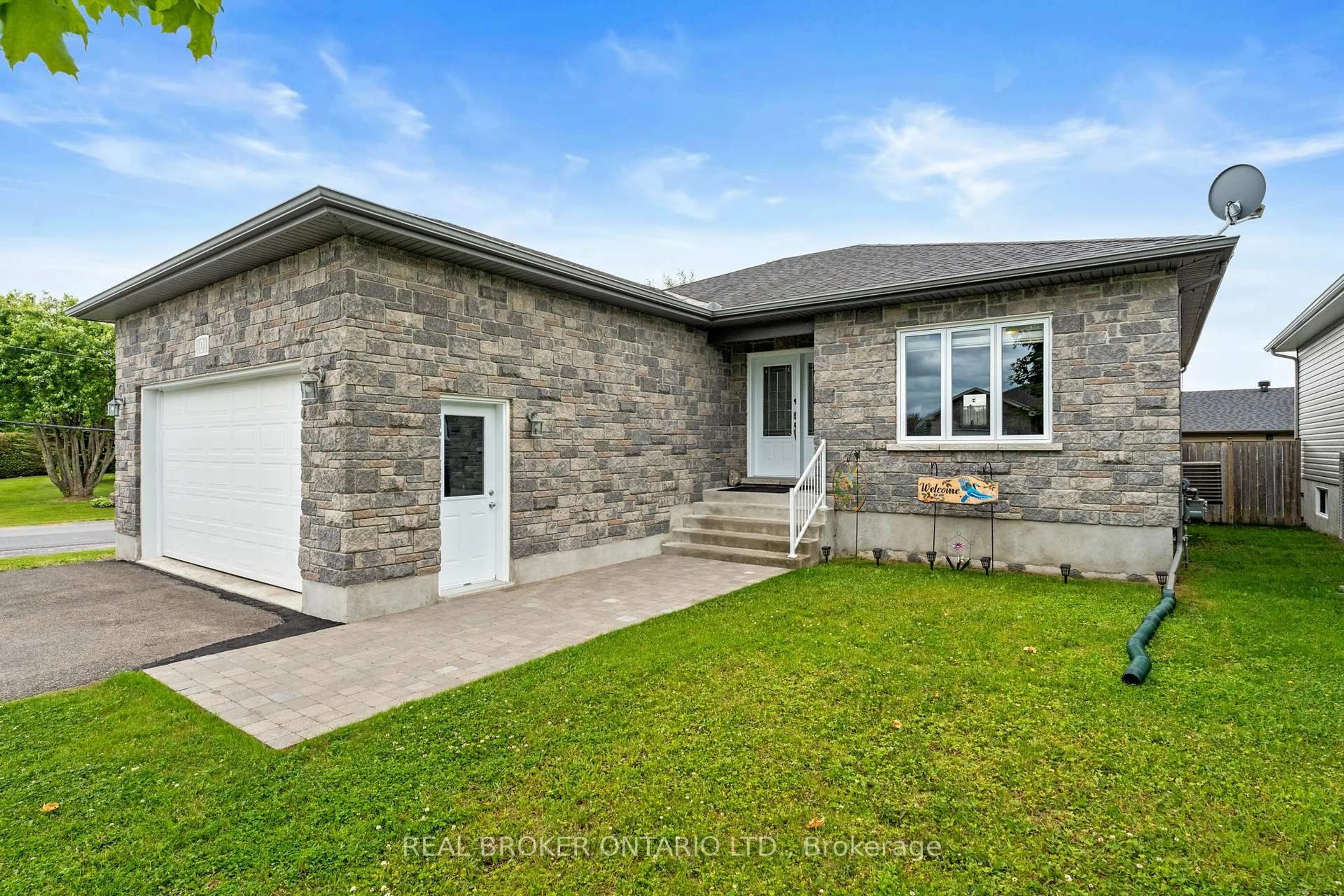 Home with brick exterior material, street for 101 Royal Crt, The Nation Ontario K0A 2M0