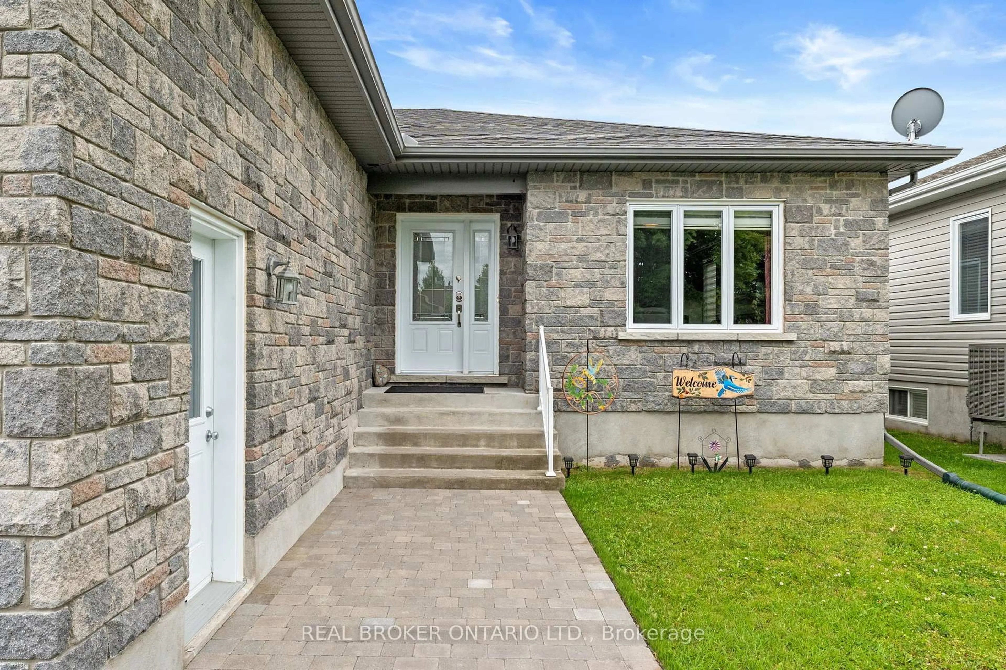 Home with brick exterior material, street for 101 Royal Crt, The Nation Ontario K0A 2M0