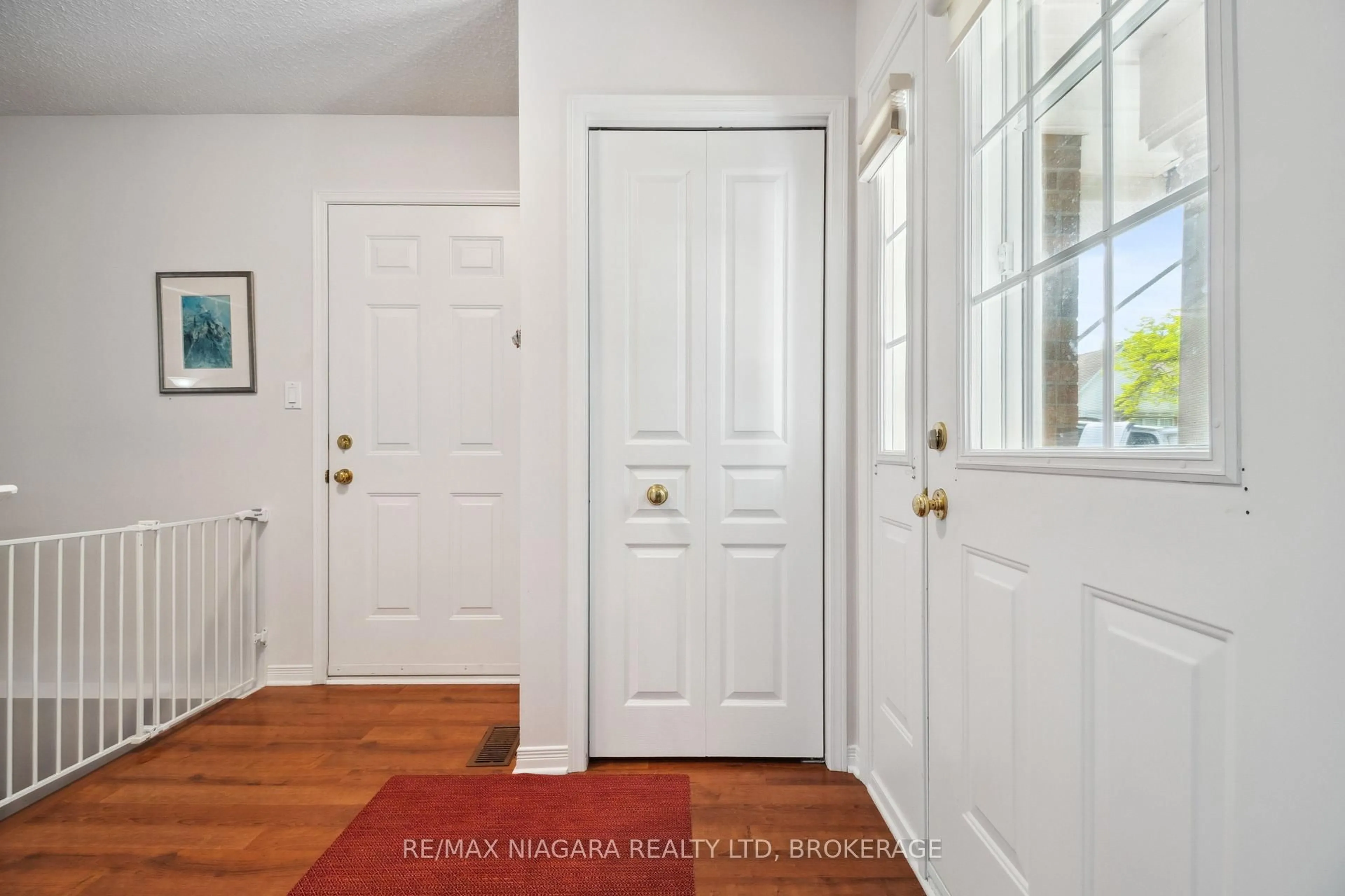 Indoor entryway for 2684 Mewburn Rd #17, Niagara Falls Ontario L2J 0A9
