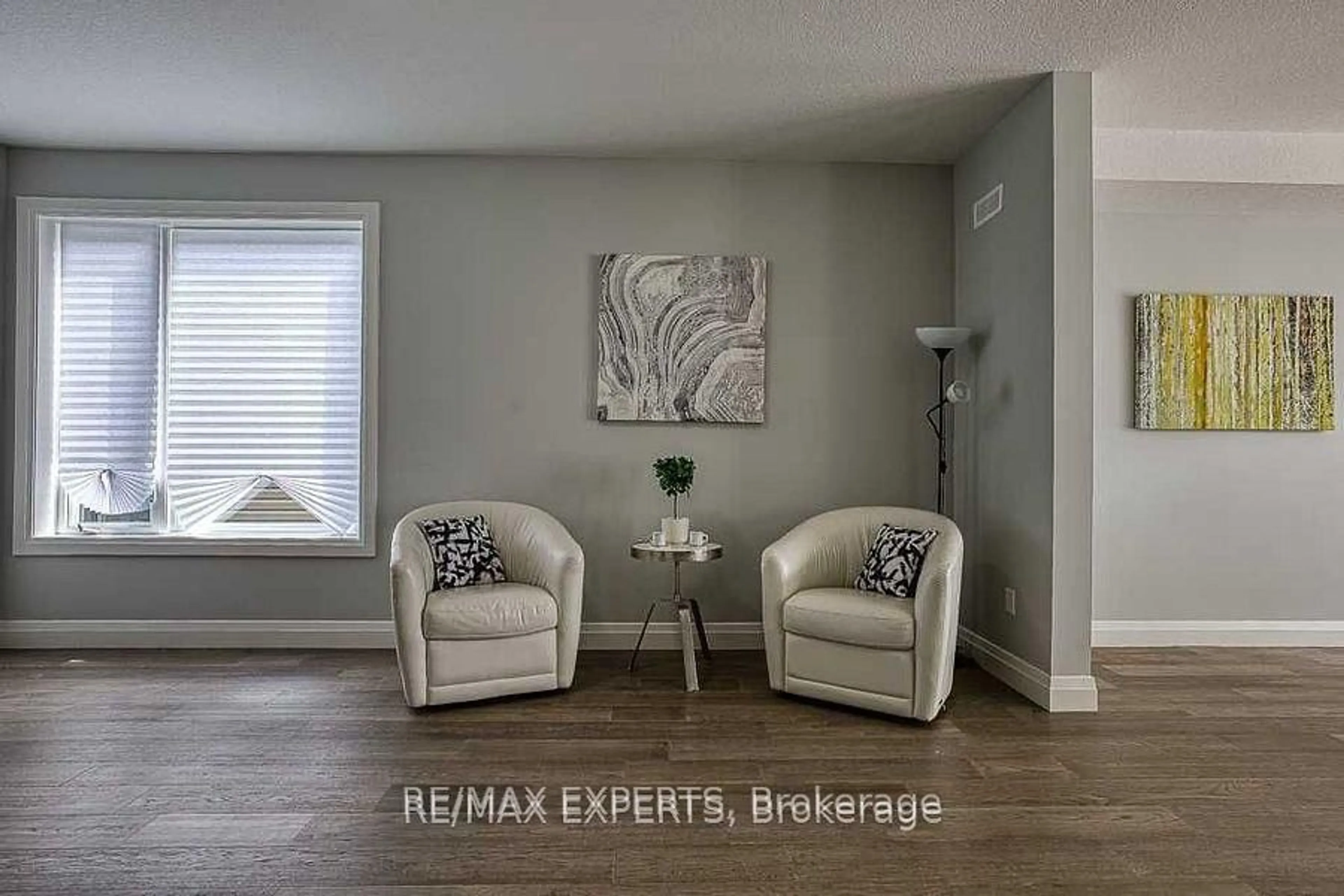 Living room with furniture, wood/laminate floor for 538 Fairway Rd, Woodstock Ontario N4T 0E1