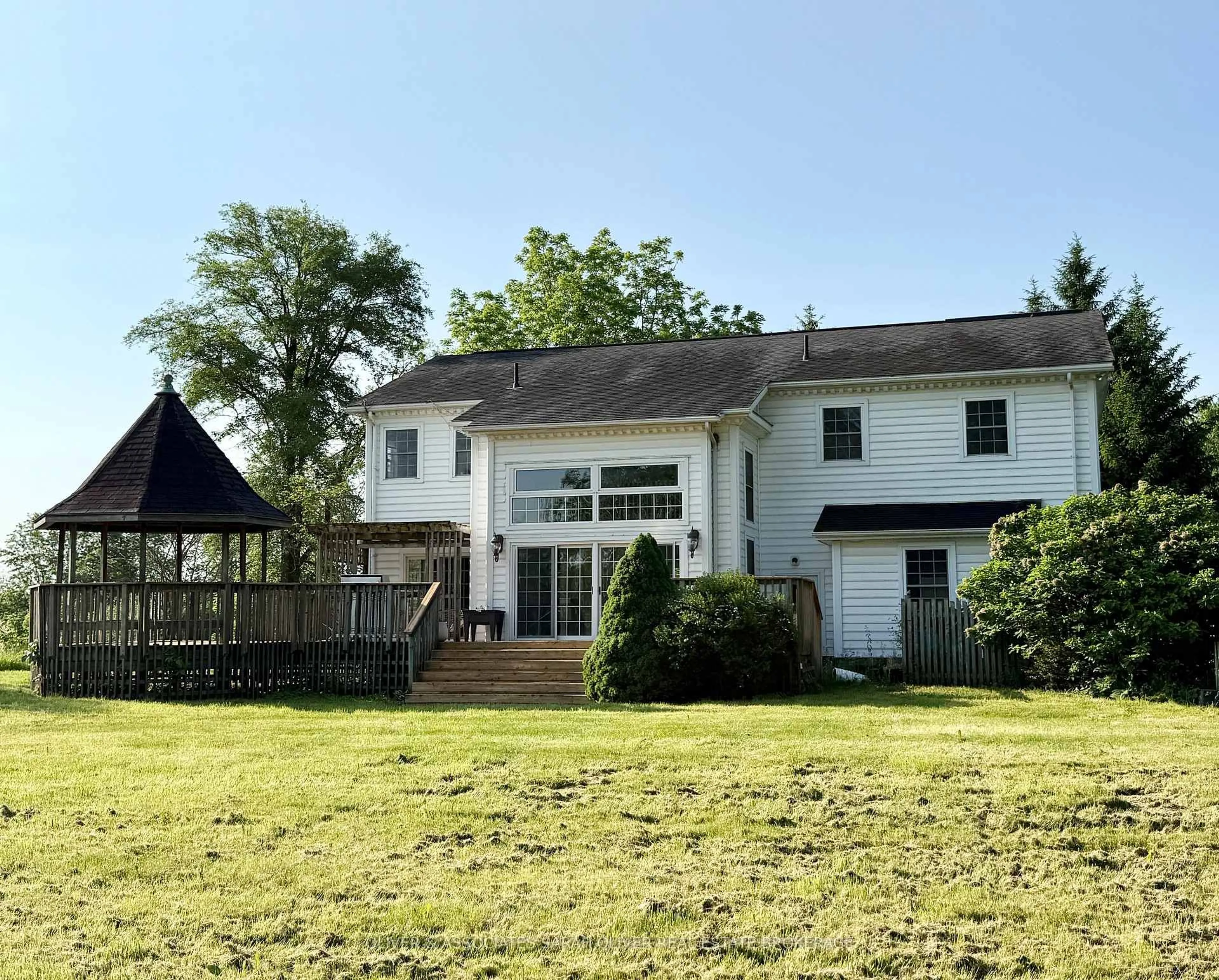 A pic from outside/outdoor area/front of a property/back of a property/a pic from drone, unknown for 6908 Egremont Dr, London North Ontario N6H 0H6