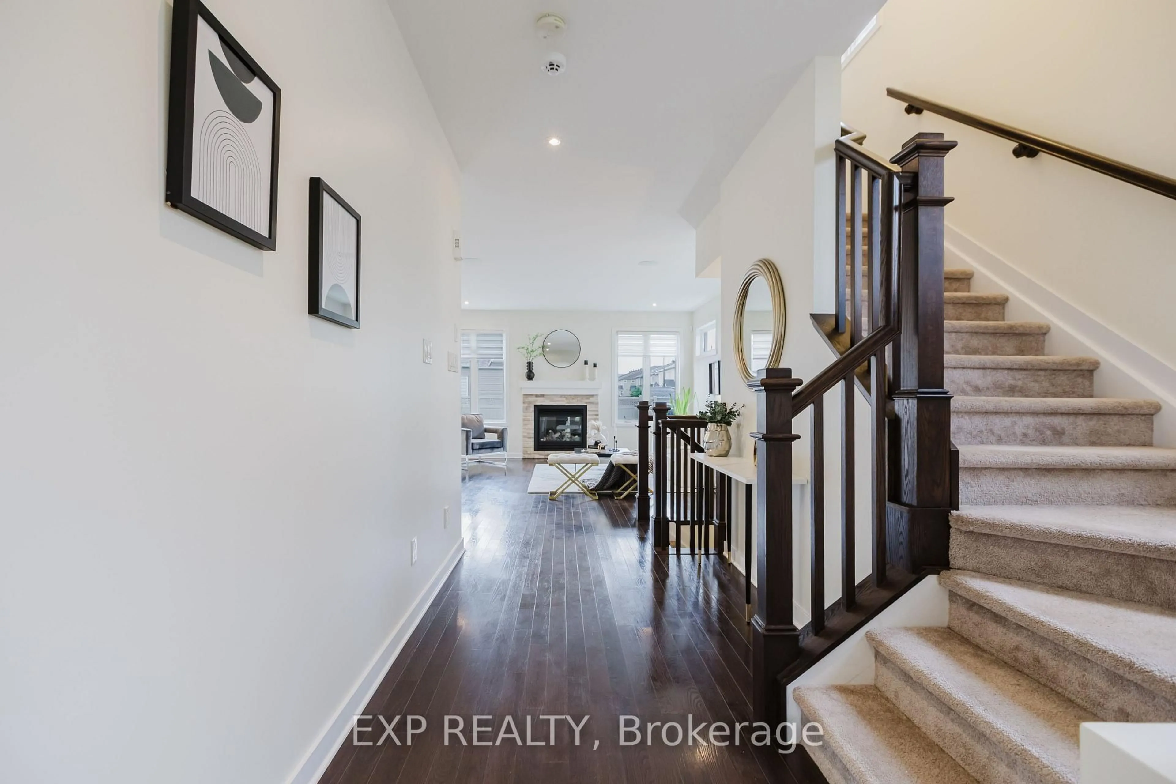 Indoor entryway for 301 Brettonwood Rdge, Ottawa Ontario K2T 0H8