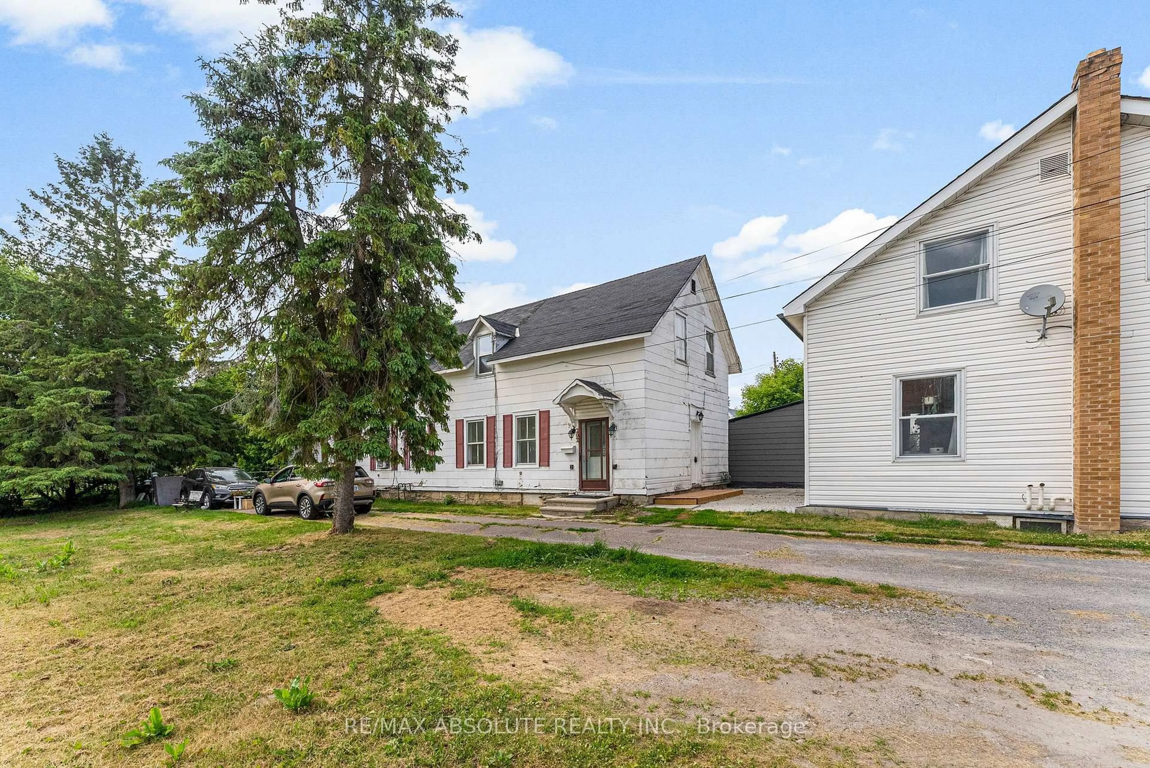 A pic from outside/outdoor area/front of a property/back of a property/a pic from drone, street for 202 Bell St, Arnprior Ontario K7S 2R4