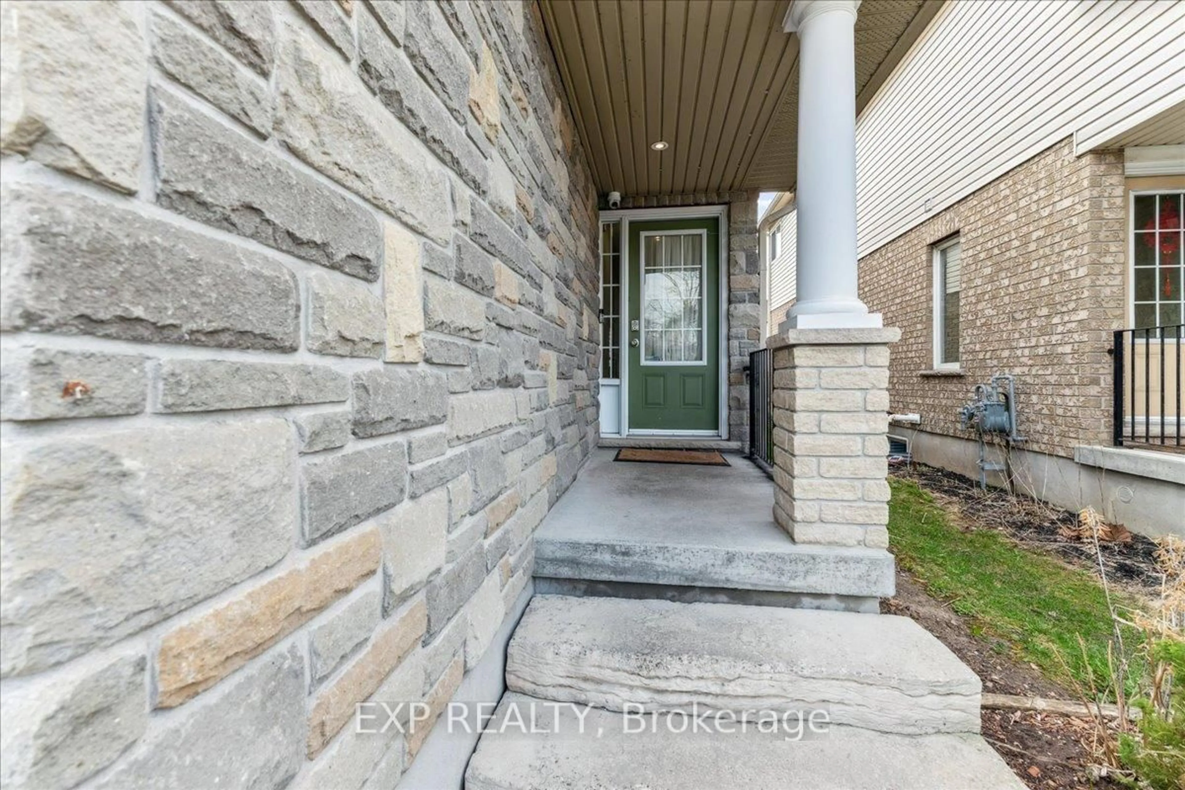 Indoor entryway for 409 Tealby Cres, Waterloo Ontario N2J 4Y8