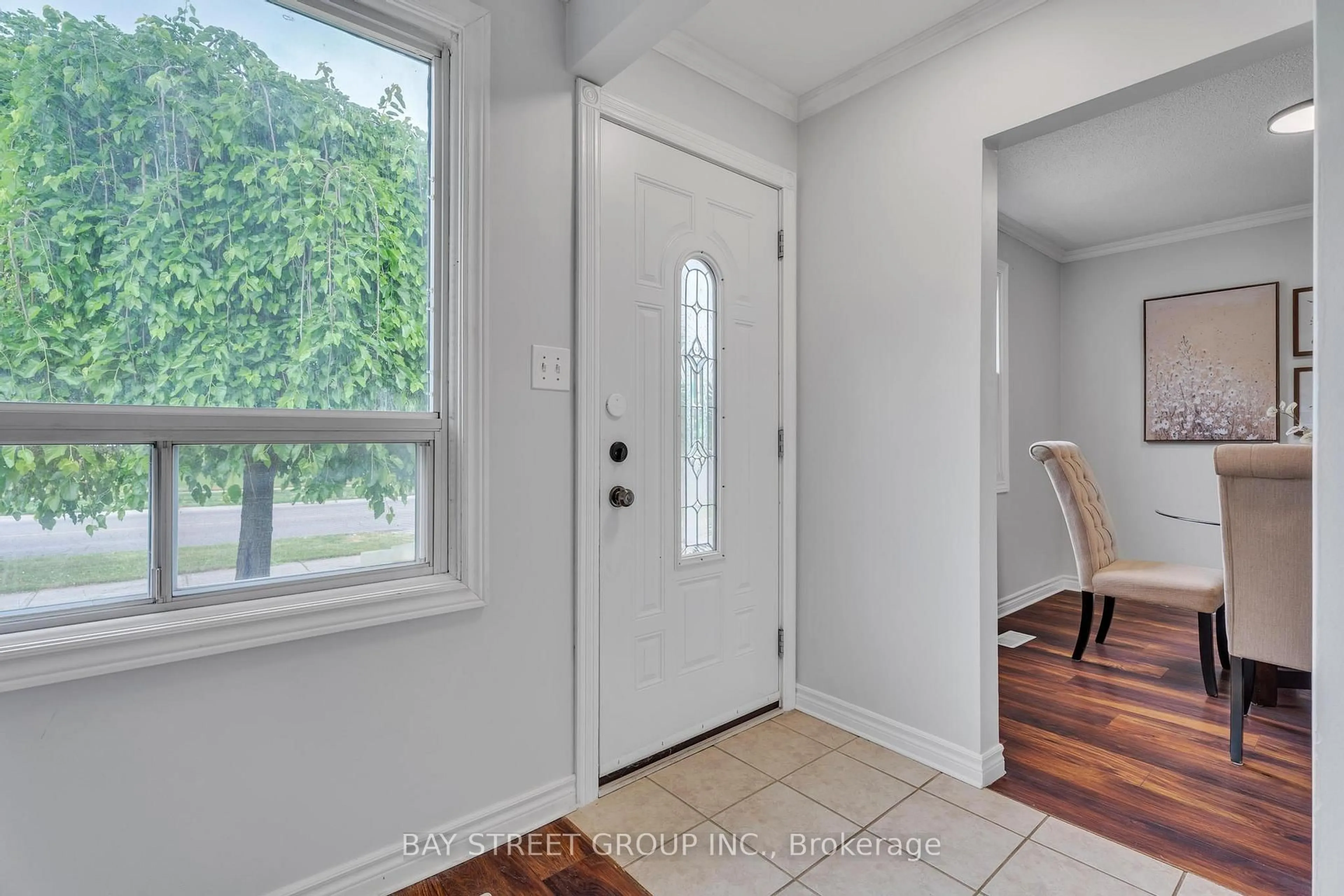 Indoor entryway for 90 ASHBURY Ave, London South Ontario N6E 1T1