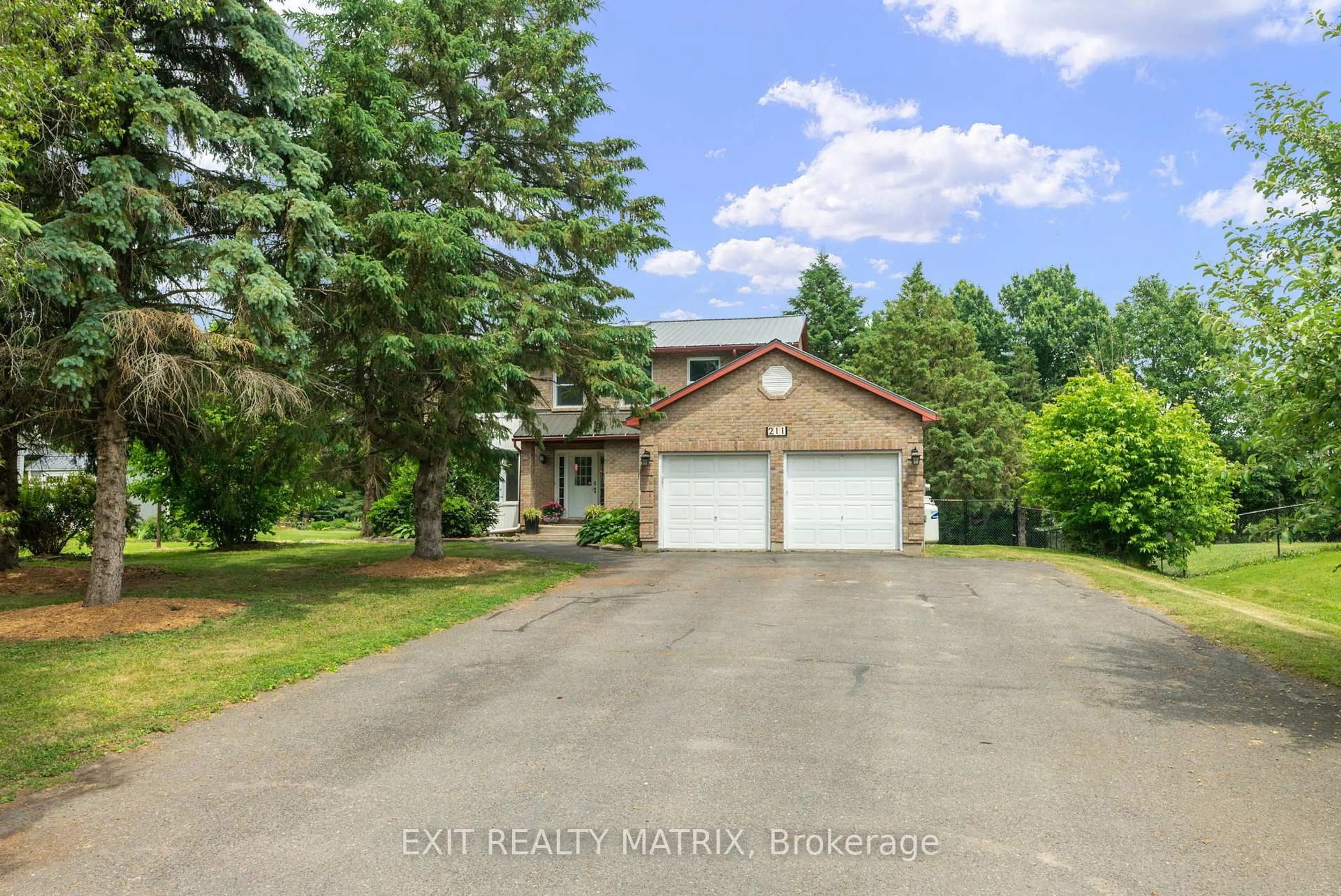 A pic from outside/outdoor area/front of a property/back of a property/a pic from drone, street for 211 Marion St, Russell Ontario K4R 1E5