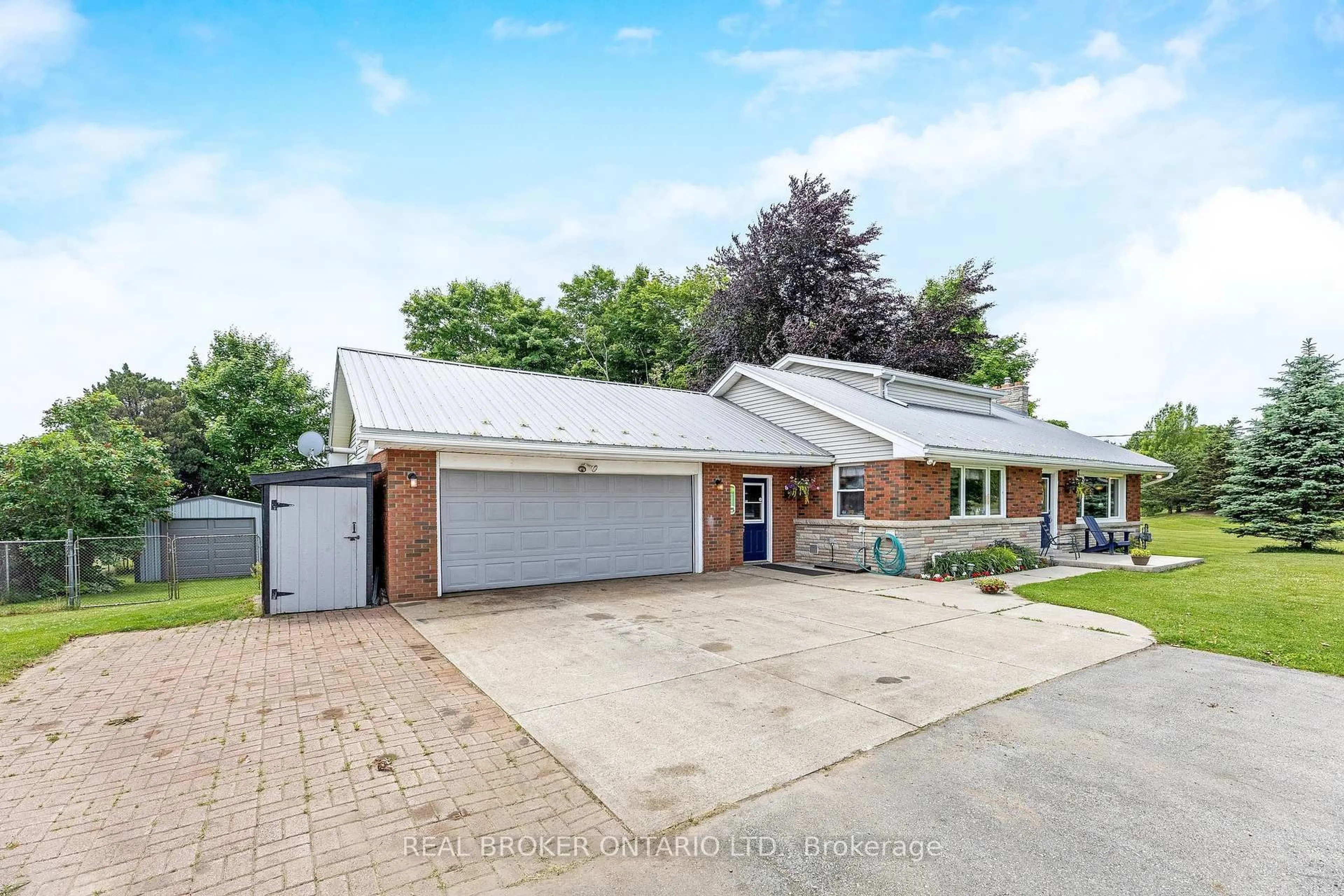 A pic from outside/outdoor area/front of a property/back of a property/a pic from drone, street for 1767 Centre Rd, Hamilton Ontario L8N 2Z7