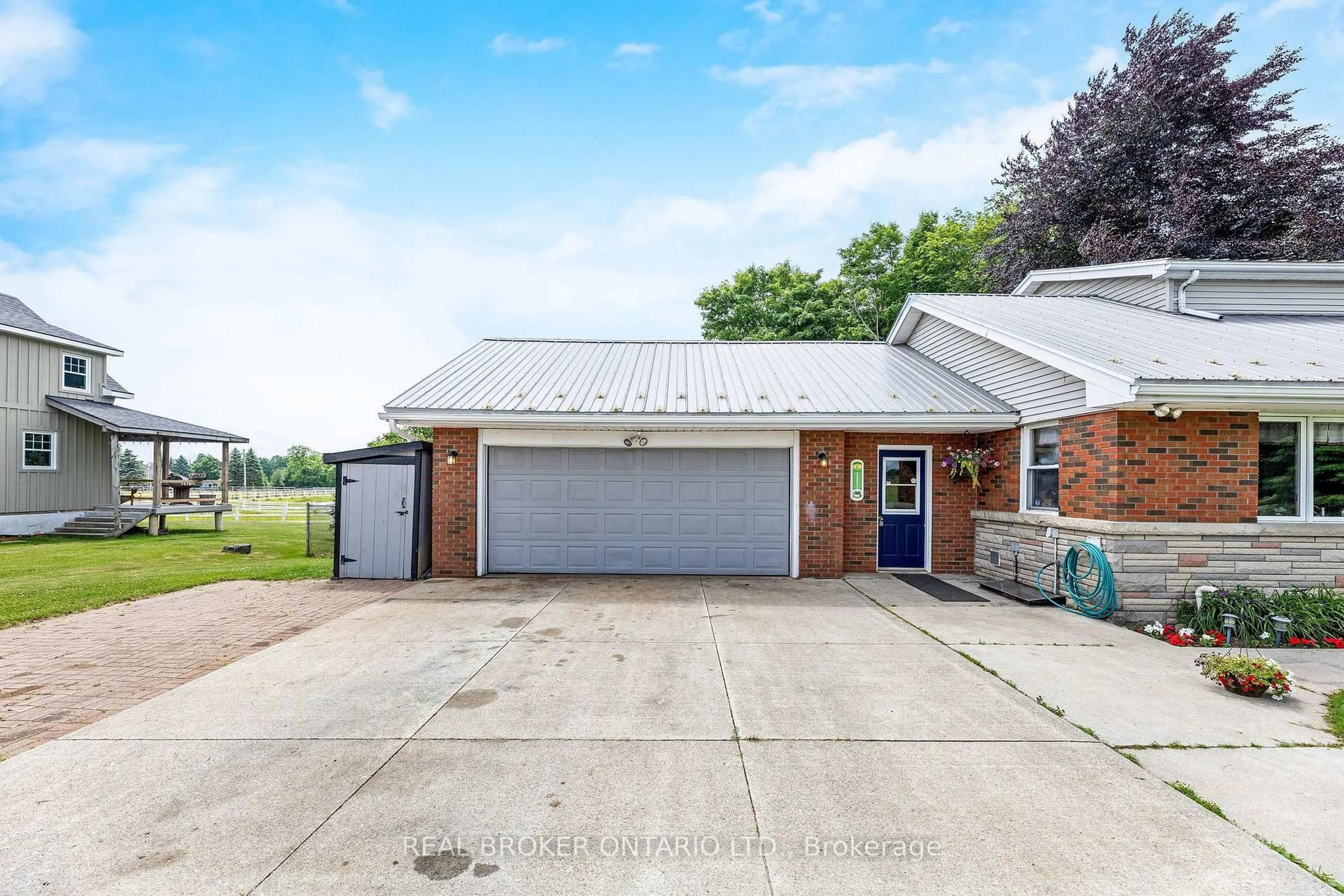A pic from outside/outdoor area/front of a property/back of a property/a pic from drone, street for 1767 Centre Rd, Hamilton Ontario L8N 2Z7