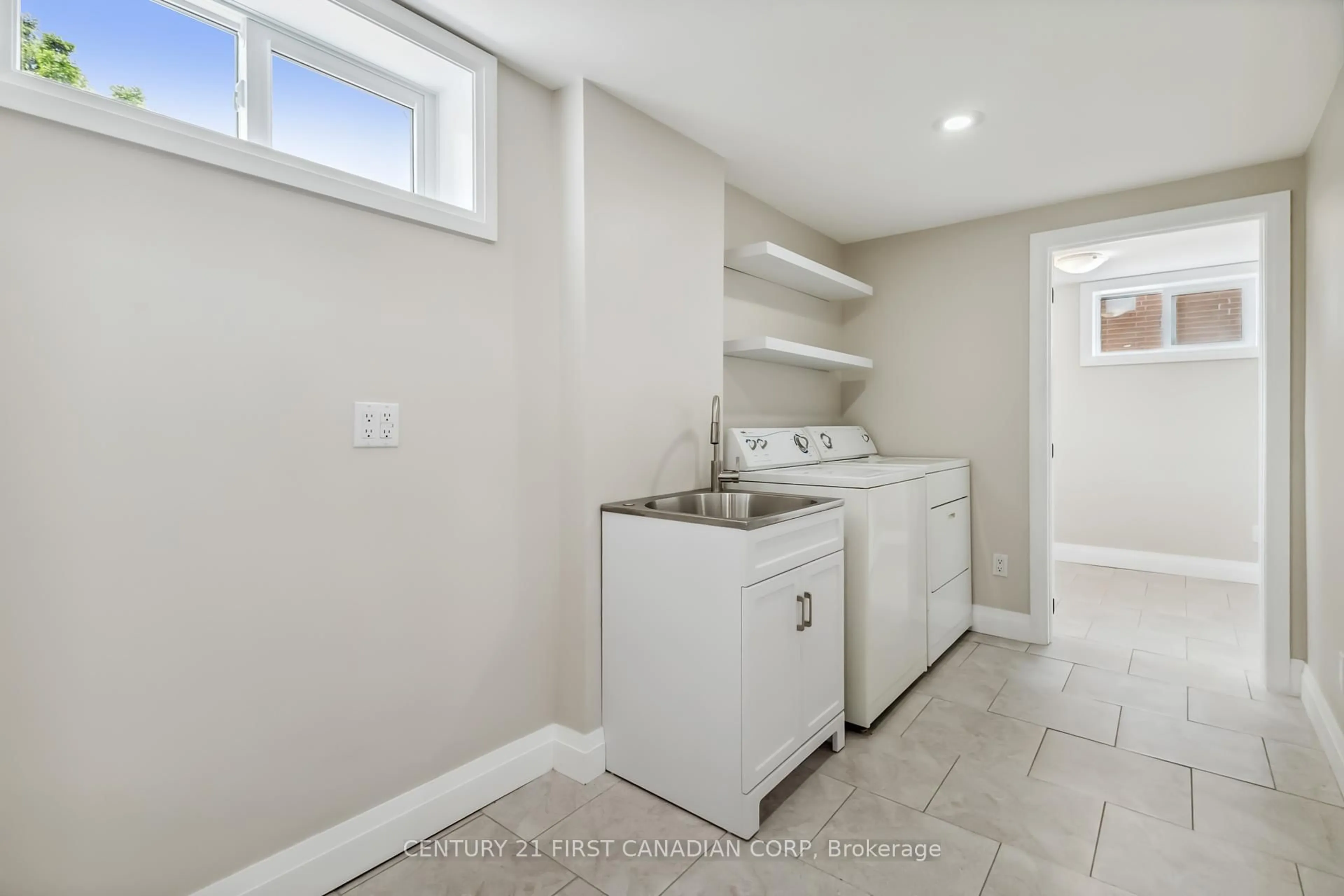 Laundry room for 1781 Whitehall Dr, London East Ontario N5W 1Z2