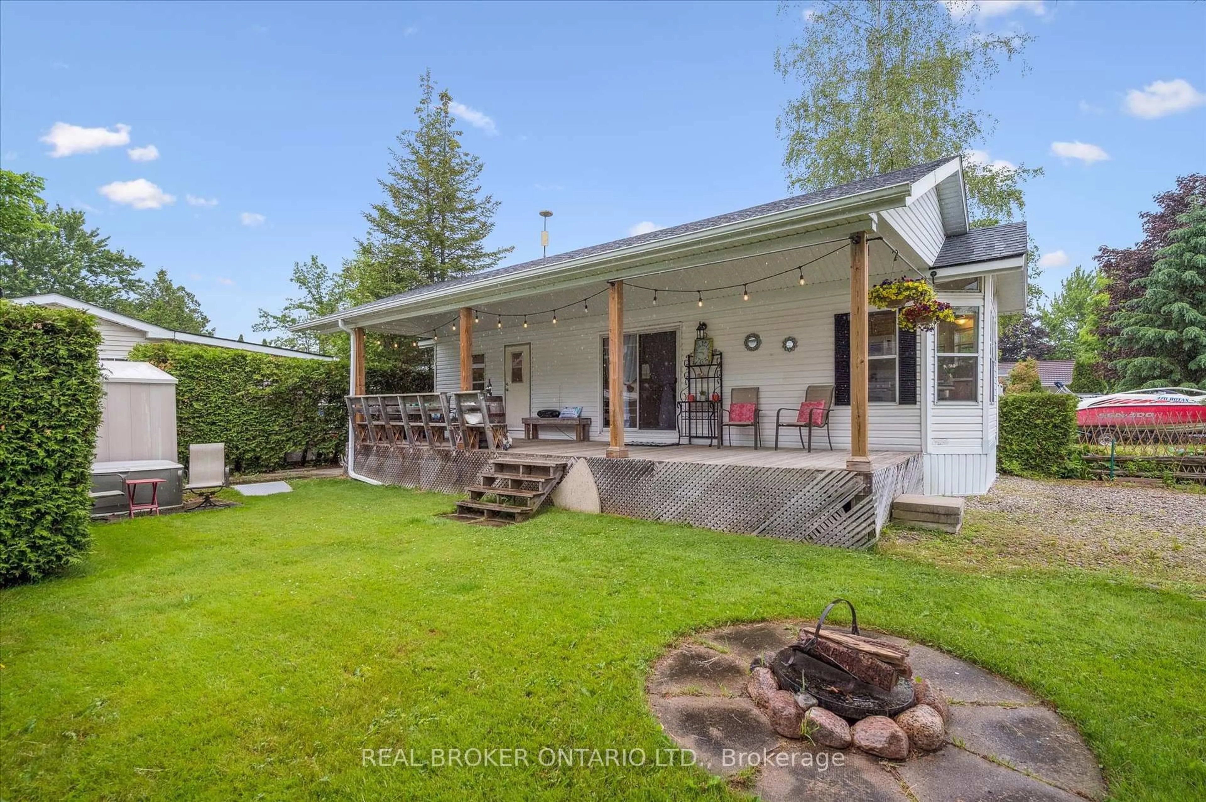 A pic from outside/outdoor area/front of a property/back of a property/a pic from drone, unknown for 2 Elm Pl, Centre Wellington Ontario N1M 2W5