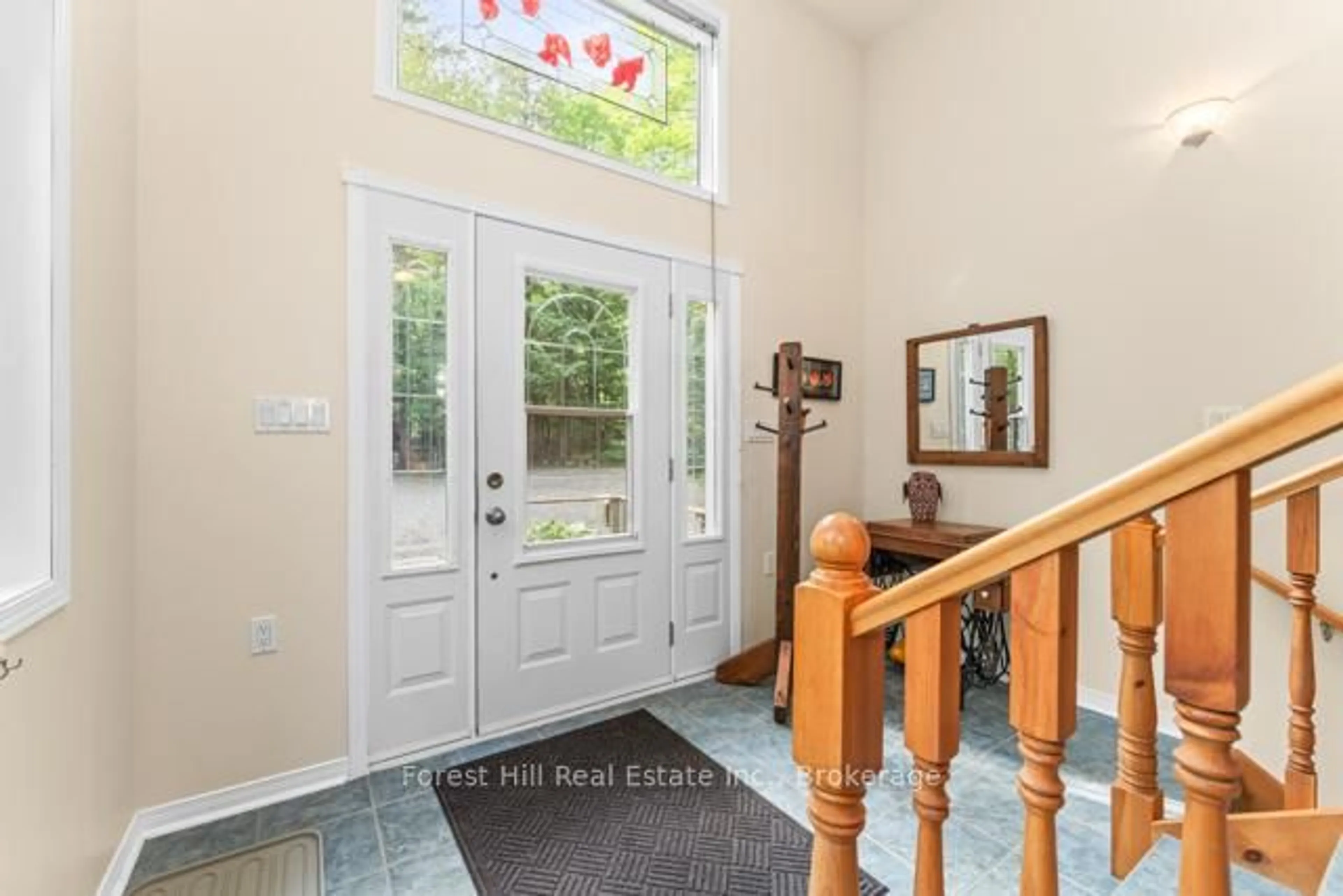 Indoor entryway for 1137 Dickie Lake Rd, Lake of Bays Ontario P0B 1E0