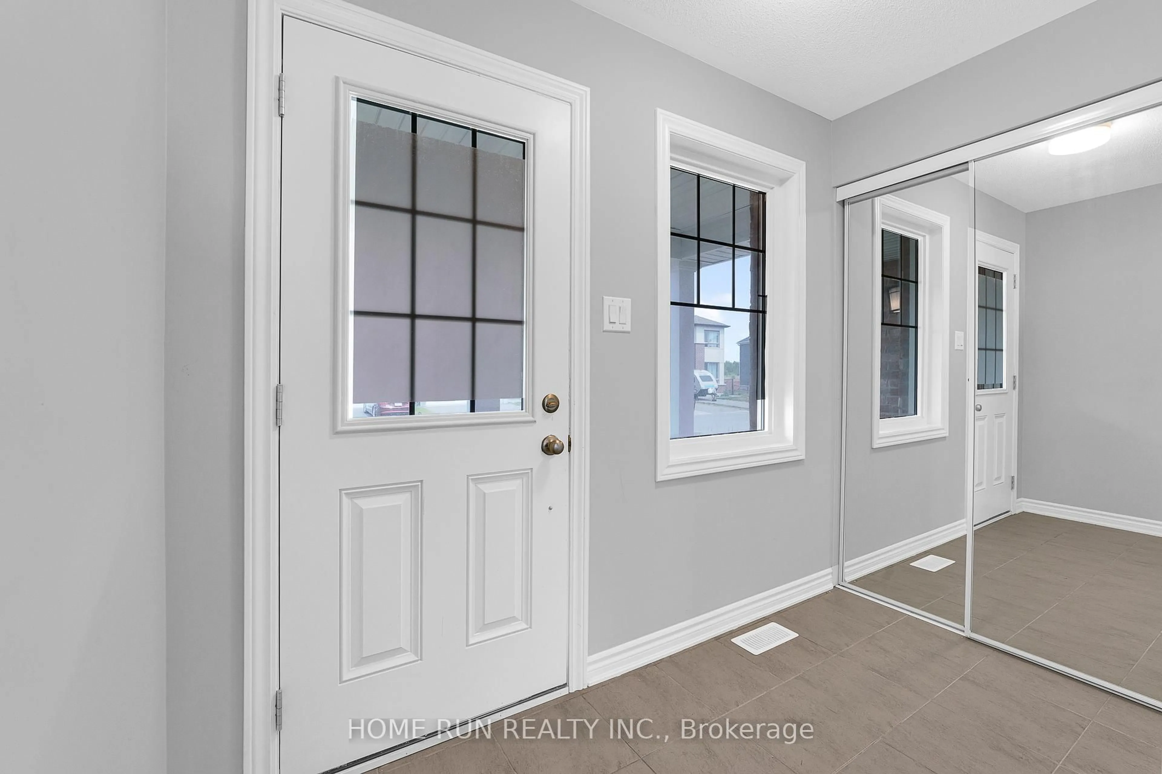 Indoor entryway for 127 Unity Pl, Ottawa Ontario K2S 2Y8